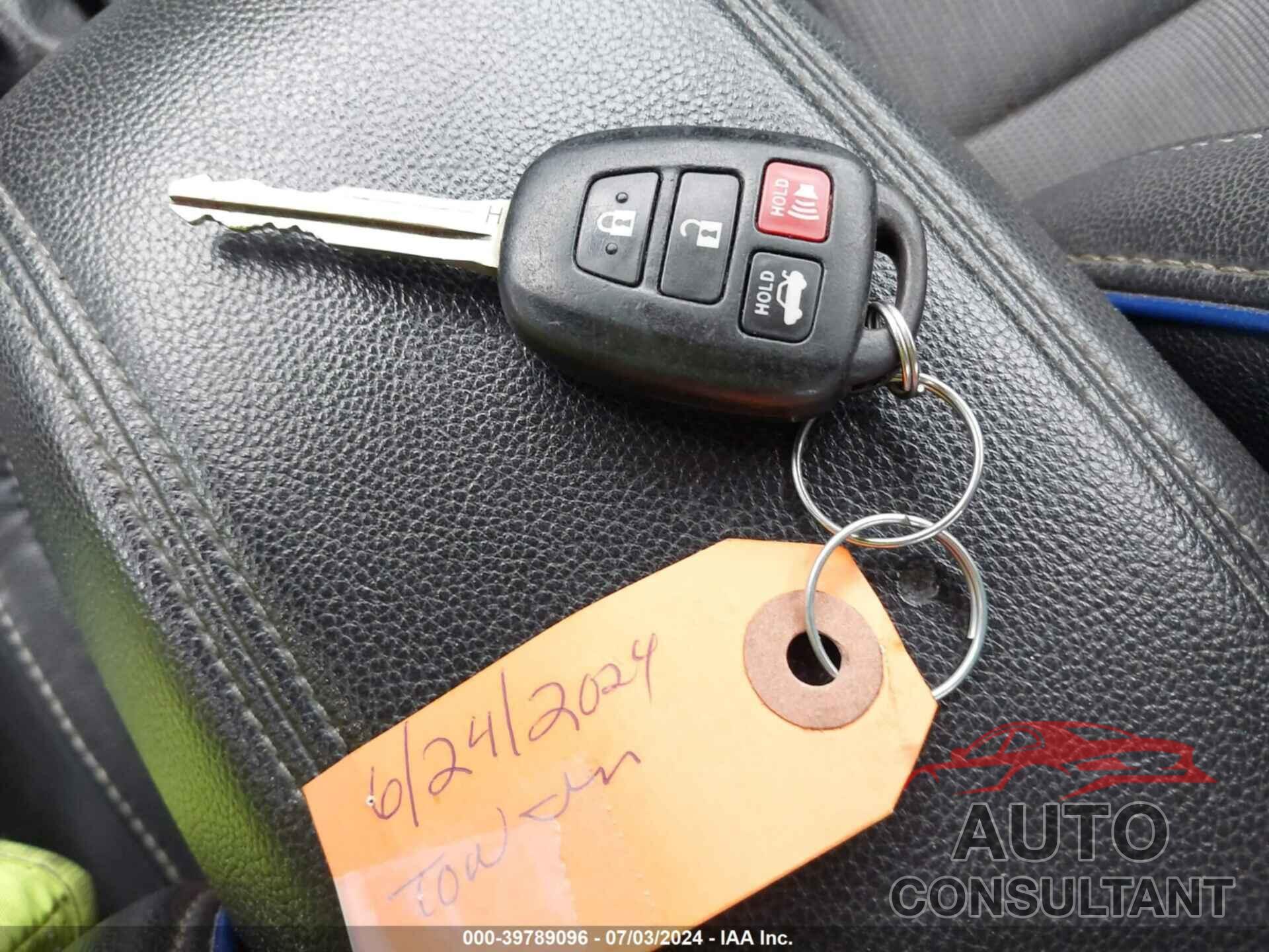 TOYOTA COROLLA 2019 - 2T1BURHE2KC194511