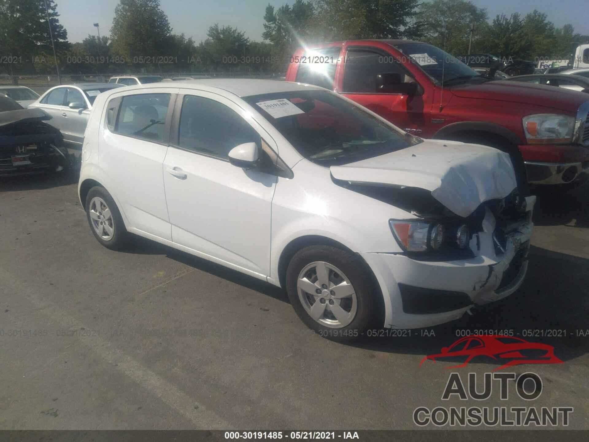 CHEVROLET SONIC 2016 - 1G1JA6SG1G4167171