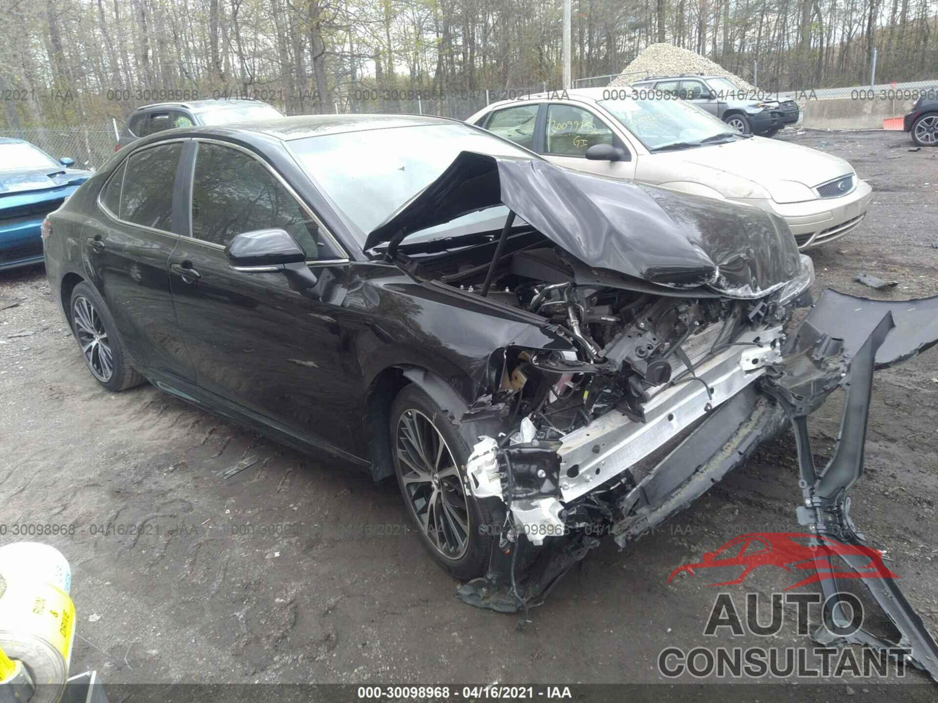 TOYOTA CAMRY 2018 - 4T1B11HK1JU153042