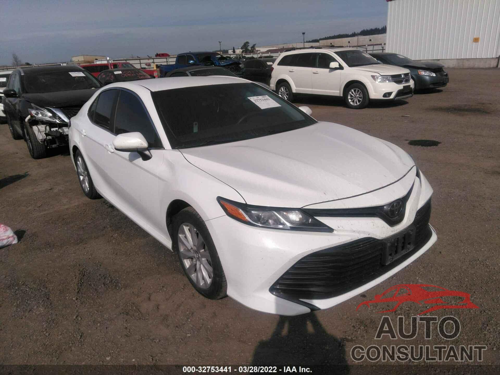 TOYOTA CAMRY 2018 - 4T1B11HK8JU624538