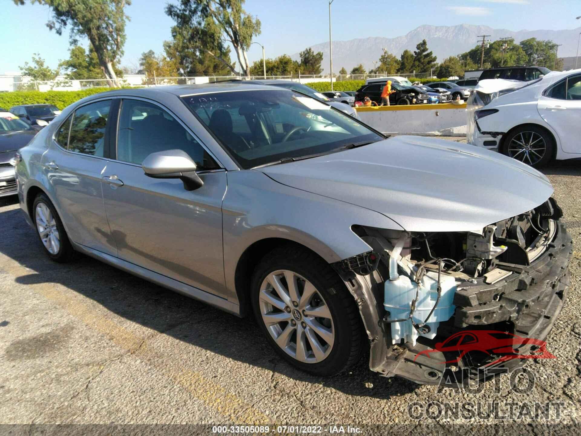 TOYOTA CAMRY 2018 - 4T1B11HK1JU509876