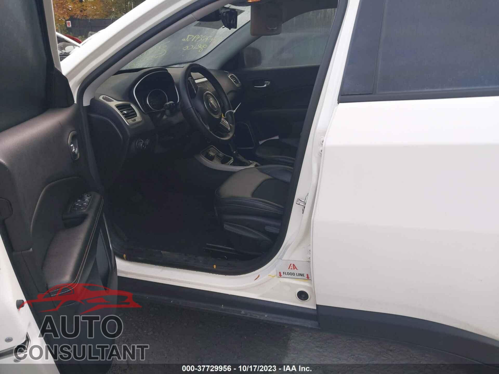 JEEP COMPASS 2018 - 3C4NJDBB2JT373070