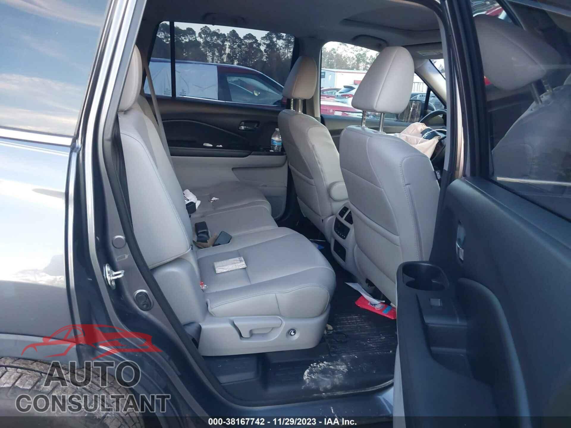 HONDA PILOT 2017 - 5FNYF5H55HB001009