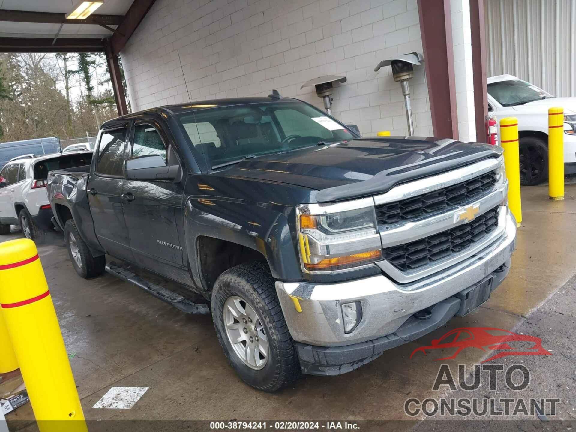 CHEVROLET SILVERADO 1500 2018 - 1GCUKREC5JF192128