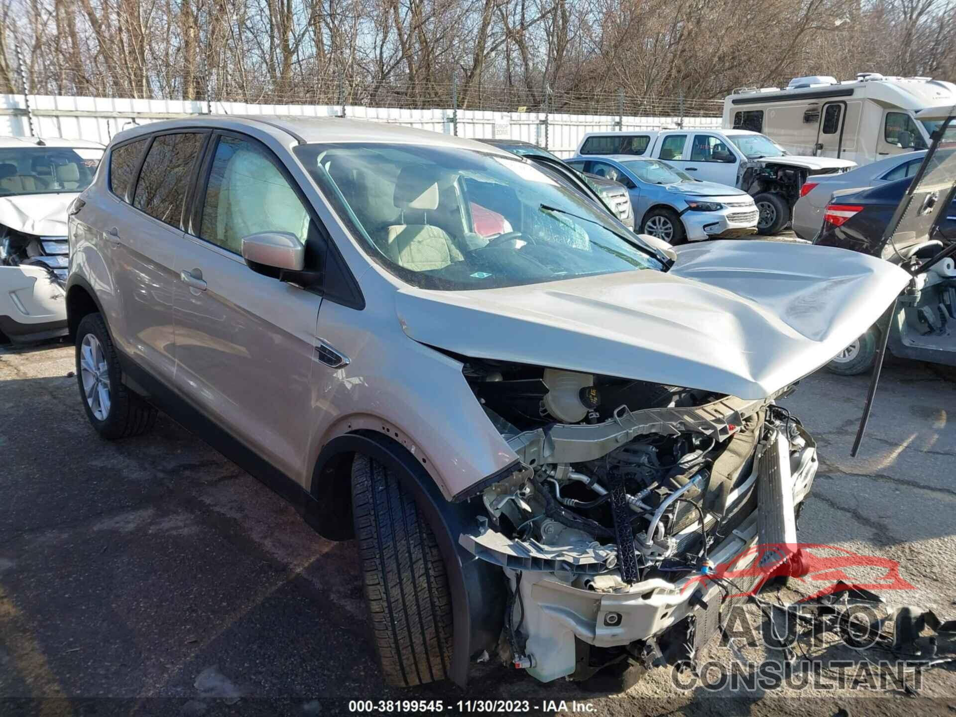 FORD ESCAPE 2017 - 1FMCU9GD0HUD93044