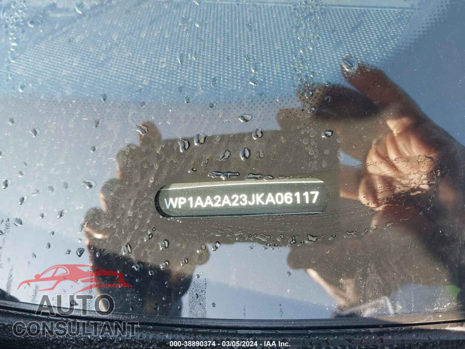 PORSCHE CAYENNE 2018 - WP1AA2A23JKA06117
