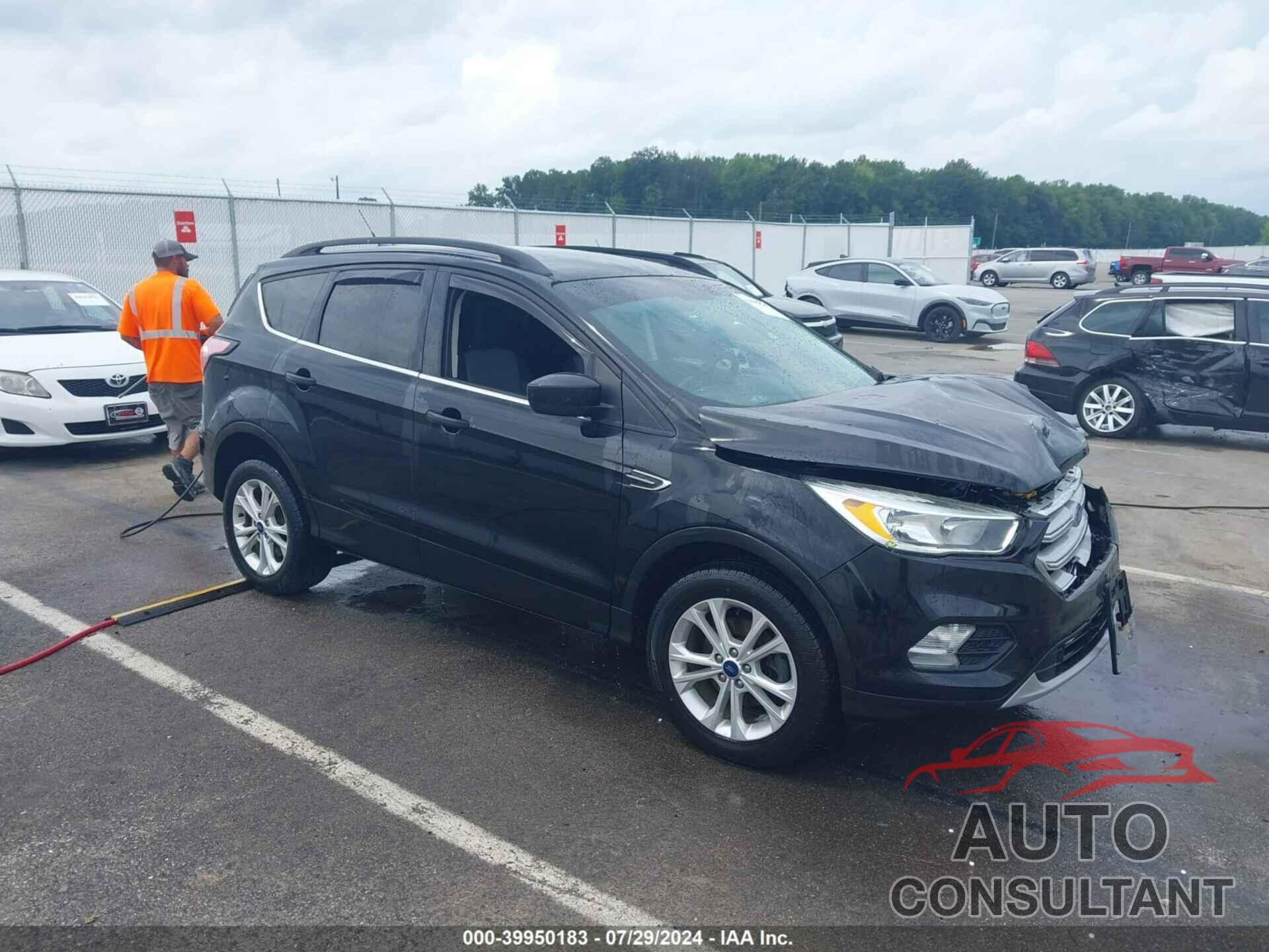 FORD ESCAPE 2018 - 1FMCU0GD8JUB32102