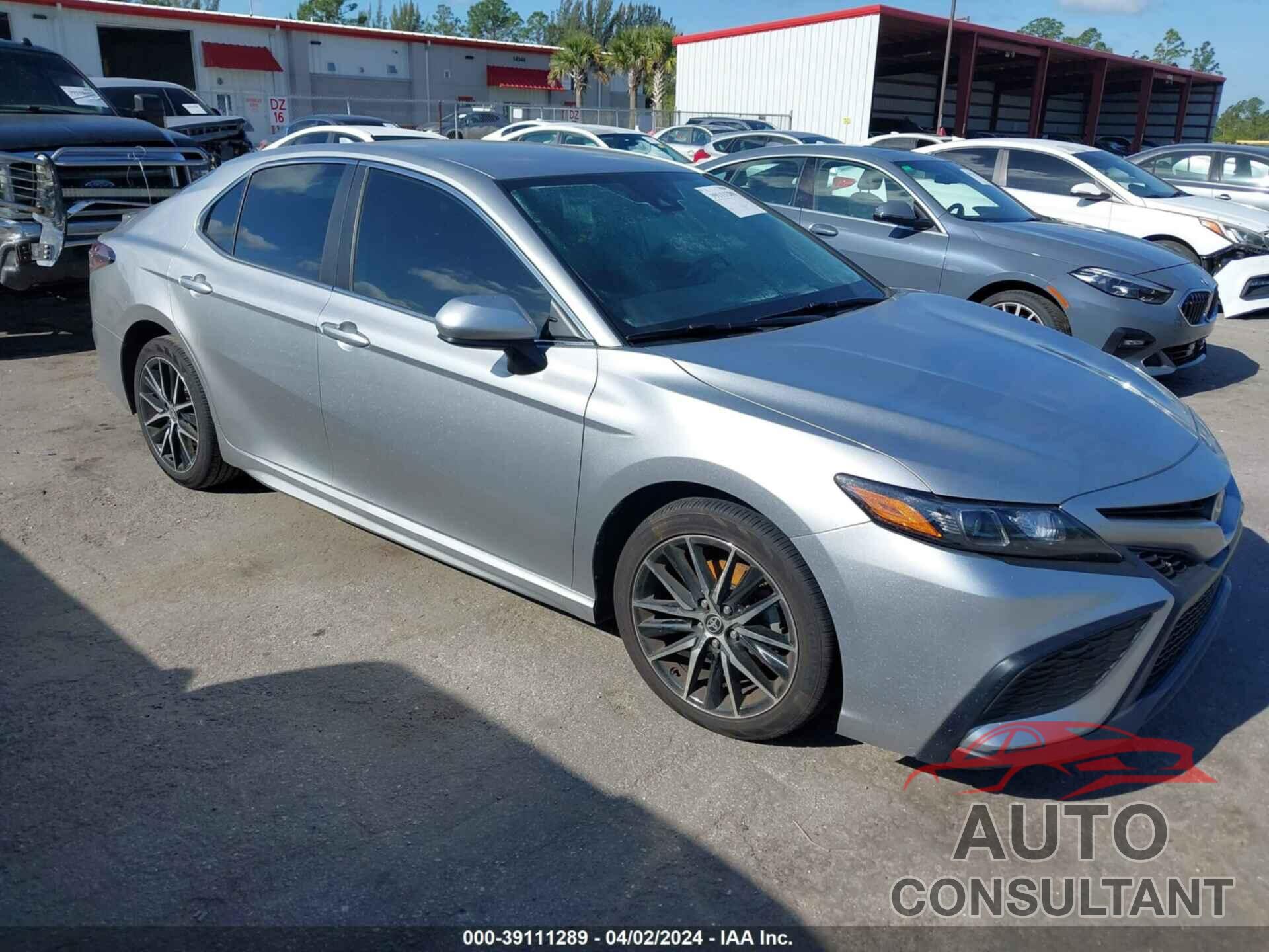 TOYOTA CAMRY 2021 - 4T1G11AK3MU525890