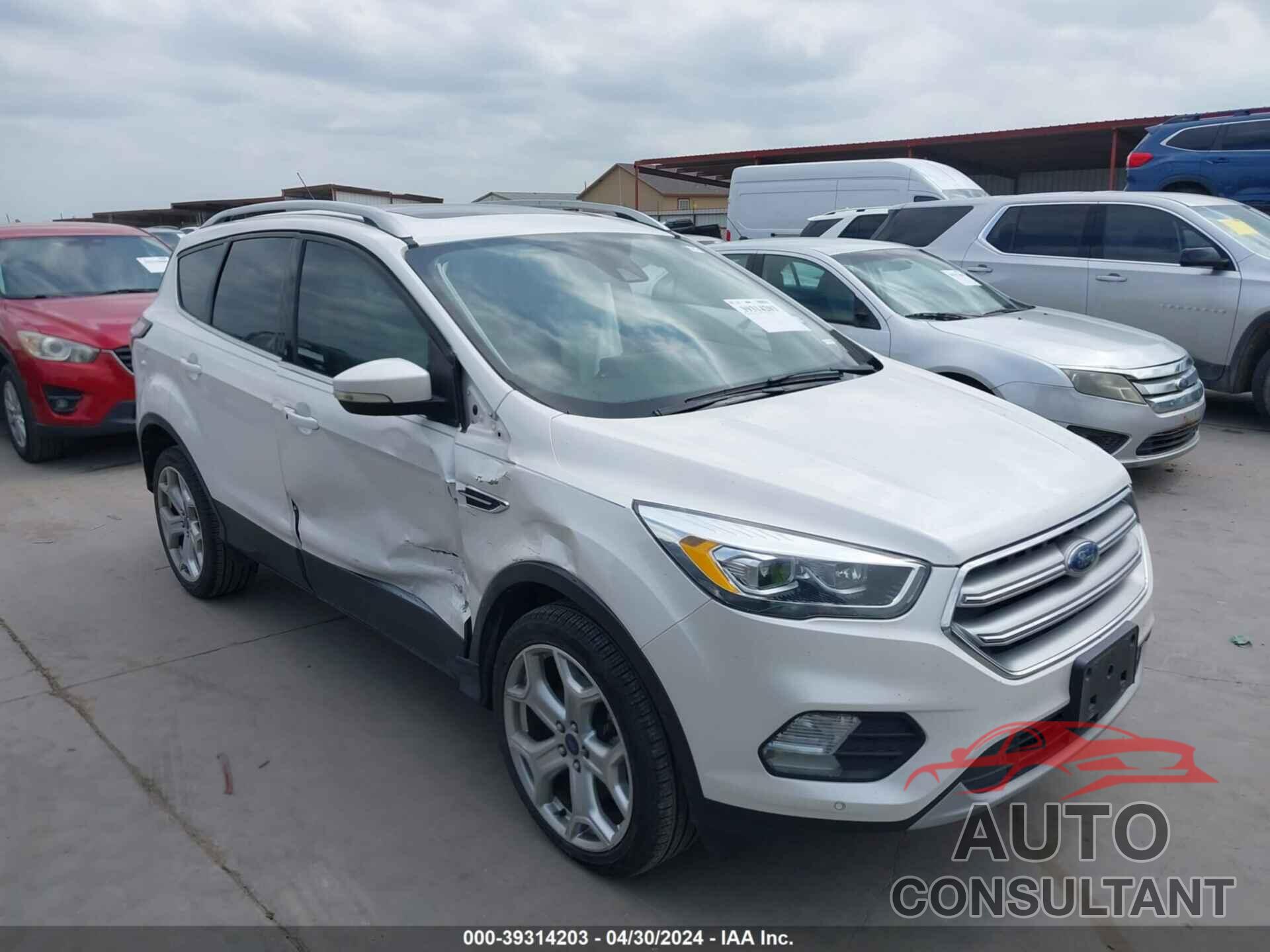 FORD ESCAPE 2017 - 1FMCU0J91HUC14610