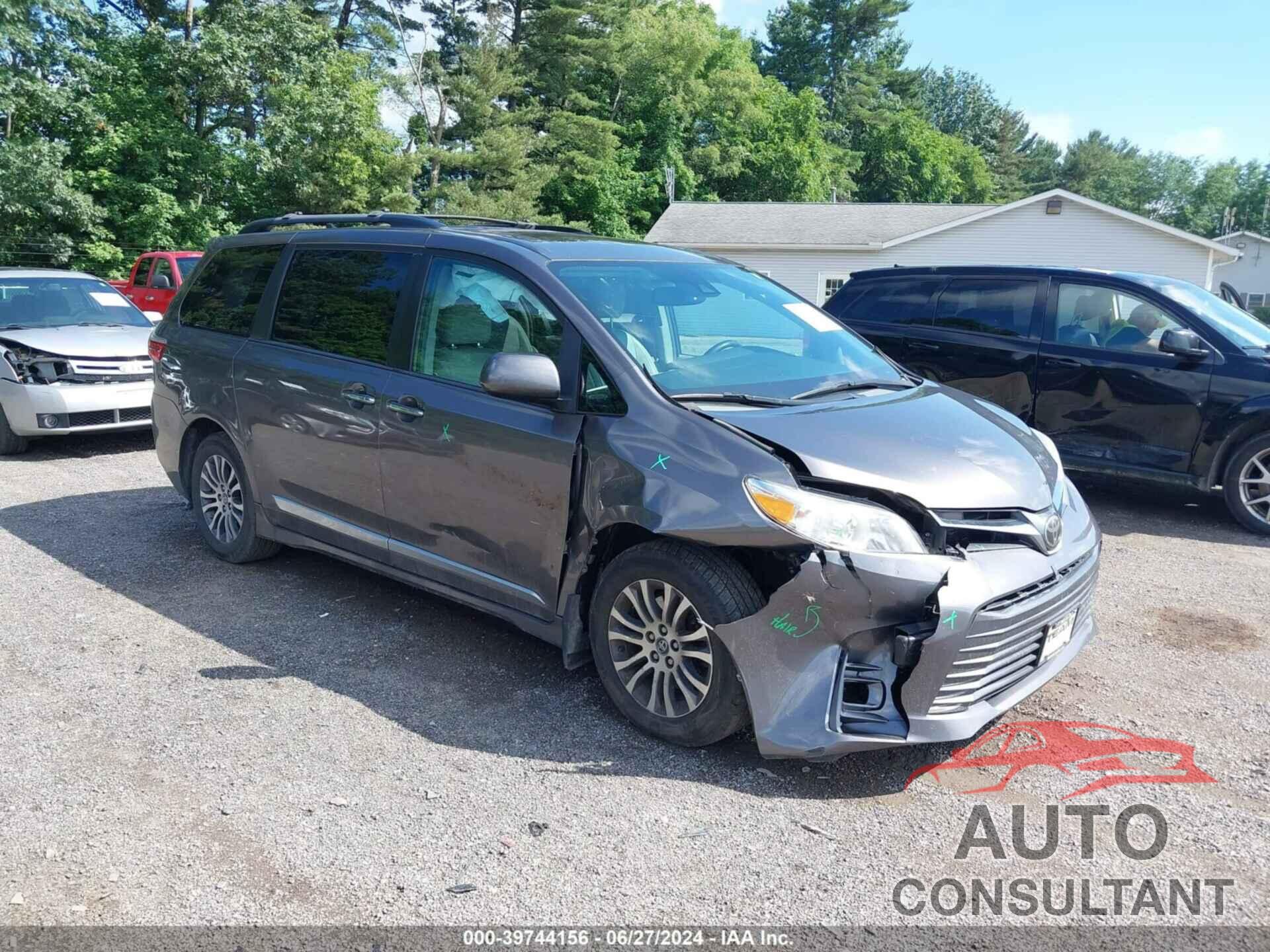 TOYOTA SIENNA 2018 - 5TDYZ3DC7JS901749