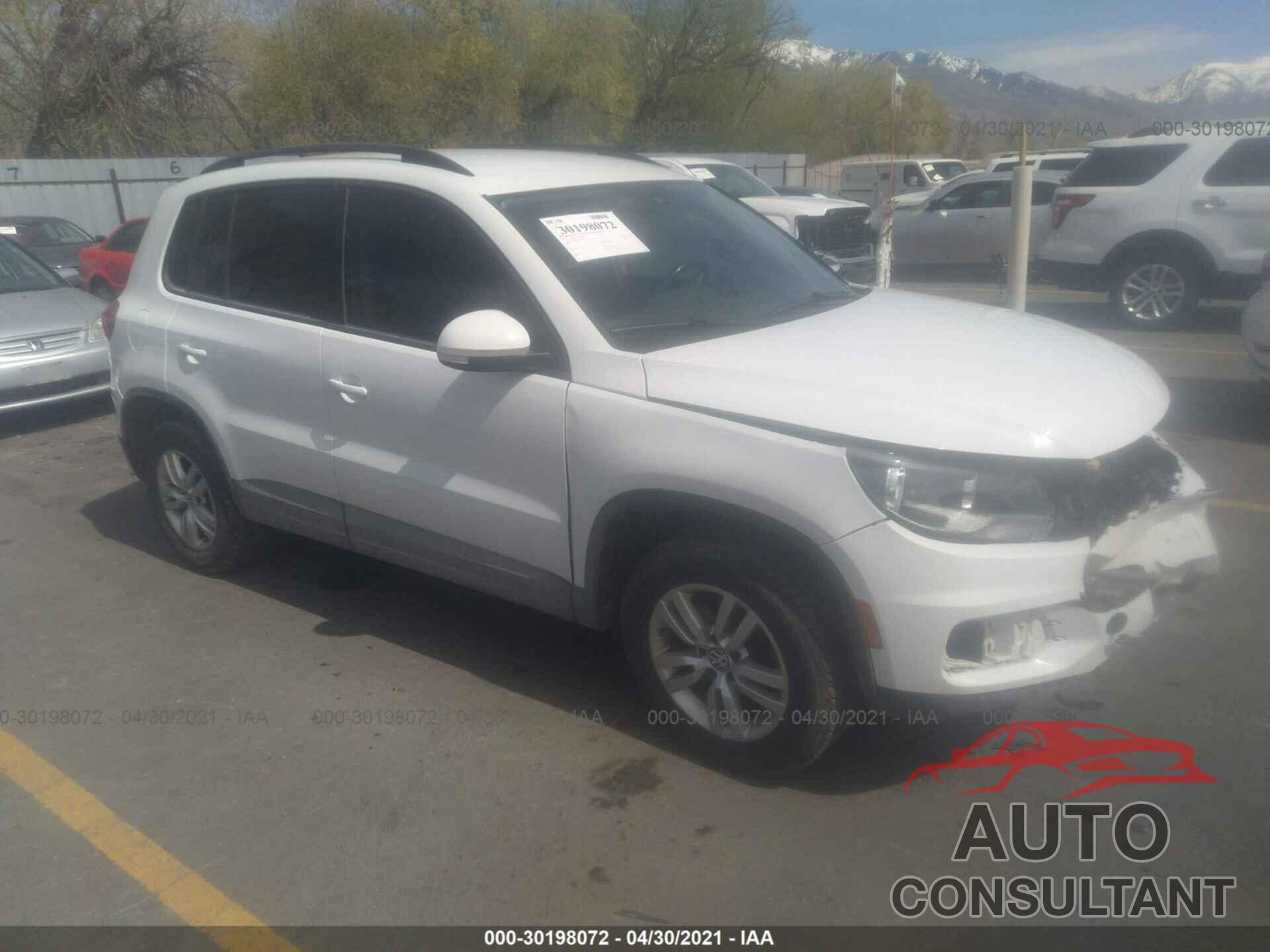 VOLKSWAGEN TIGUAN 2017 - WVGBV7AX6HK030064