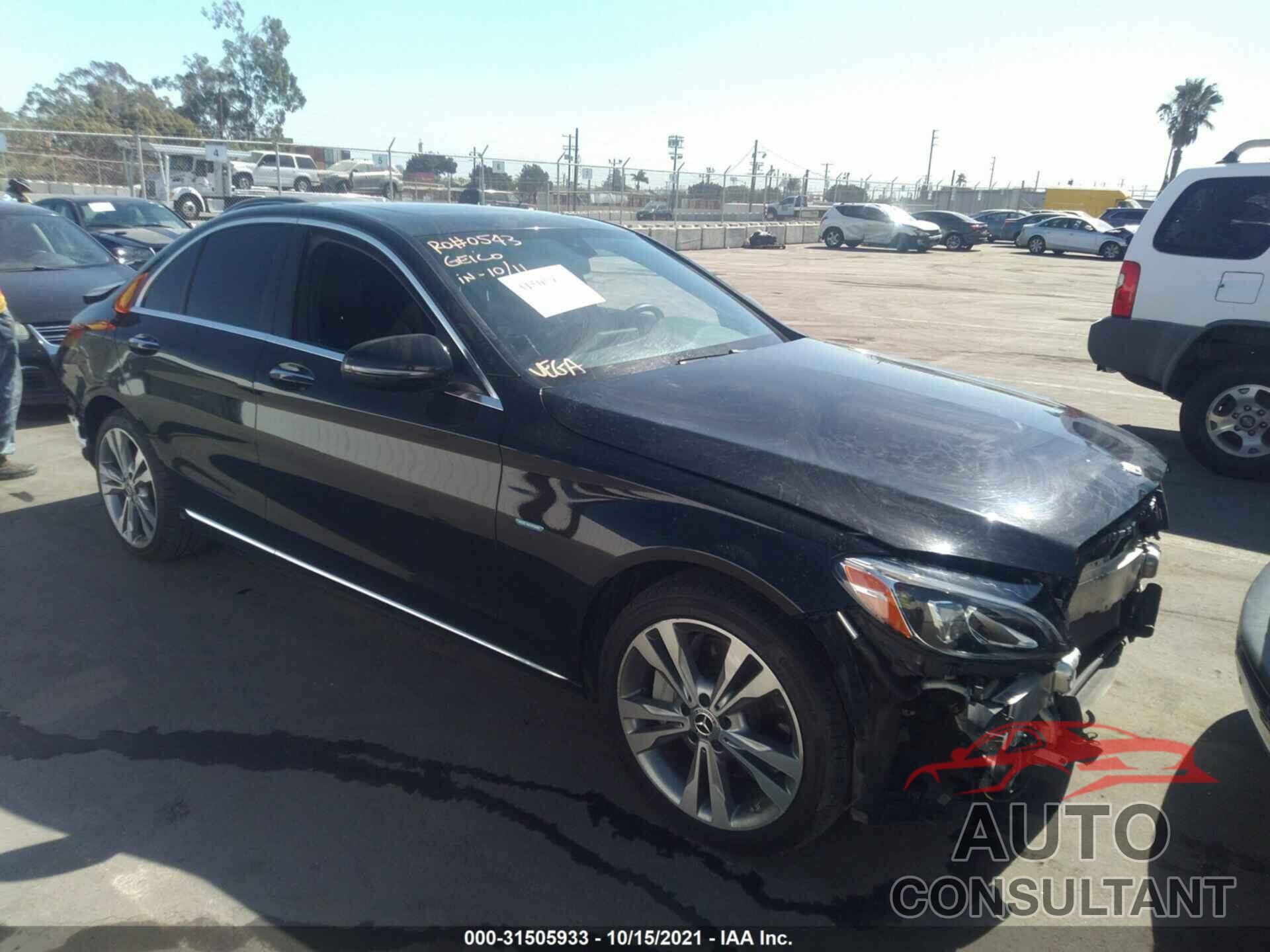 MERCEDES-BENZ C-CLASS 2018 - 55SWF4HB1JU235627