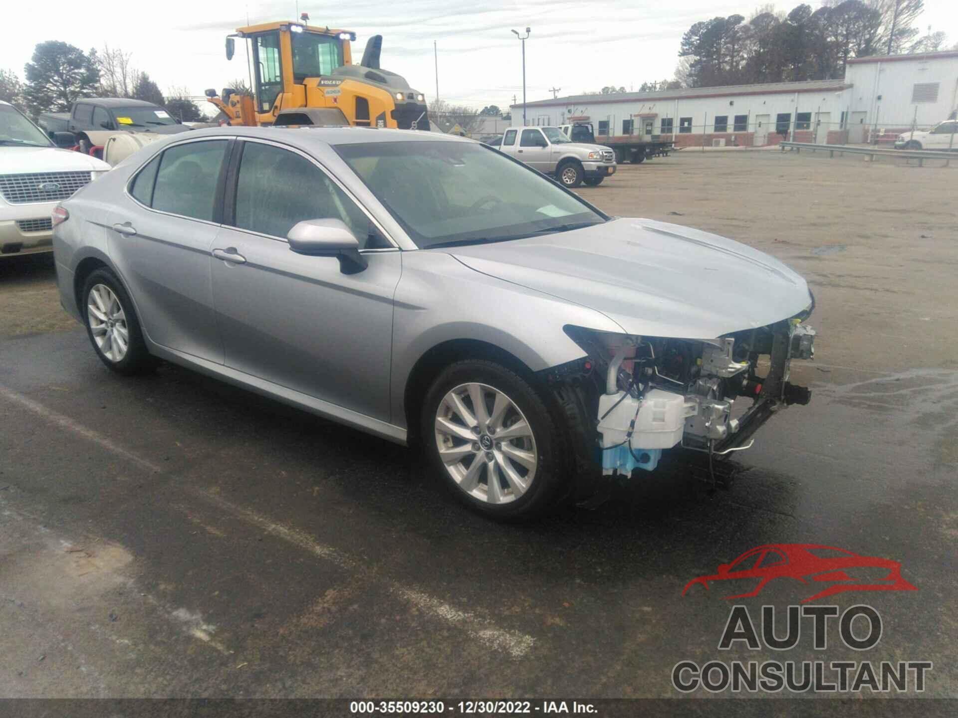 TOYOTA CAMRY 2018 - 4T1B11HK6JU136088