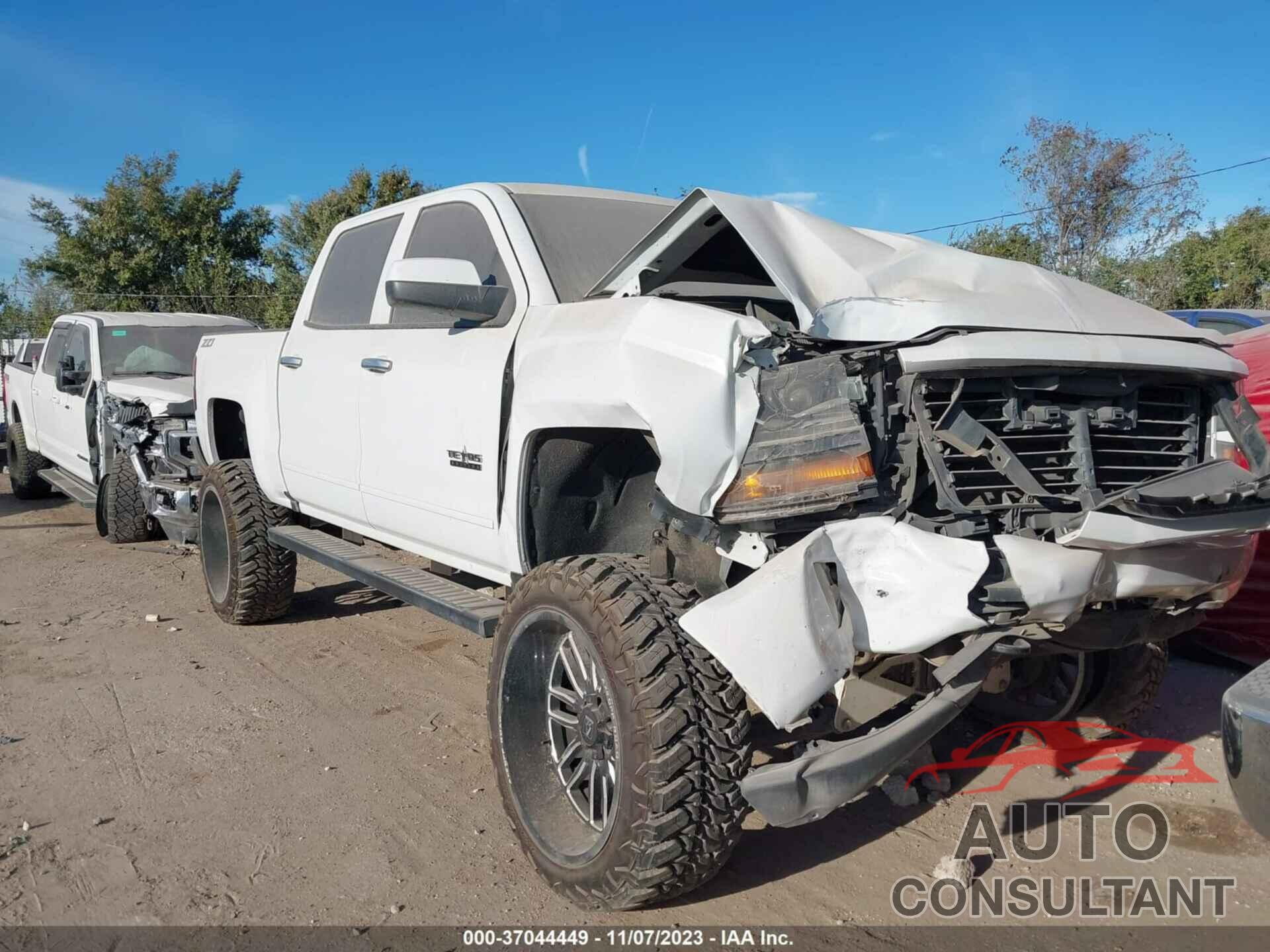 CHEVROLET SILVERADO 1500 2018 - 3GCUKREC4JG543724