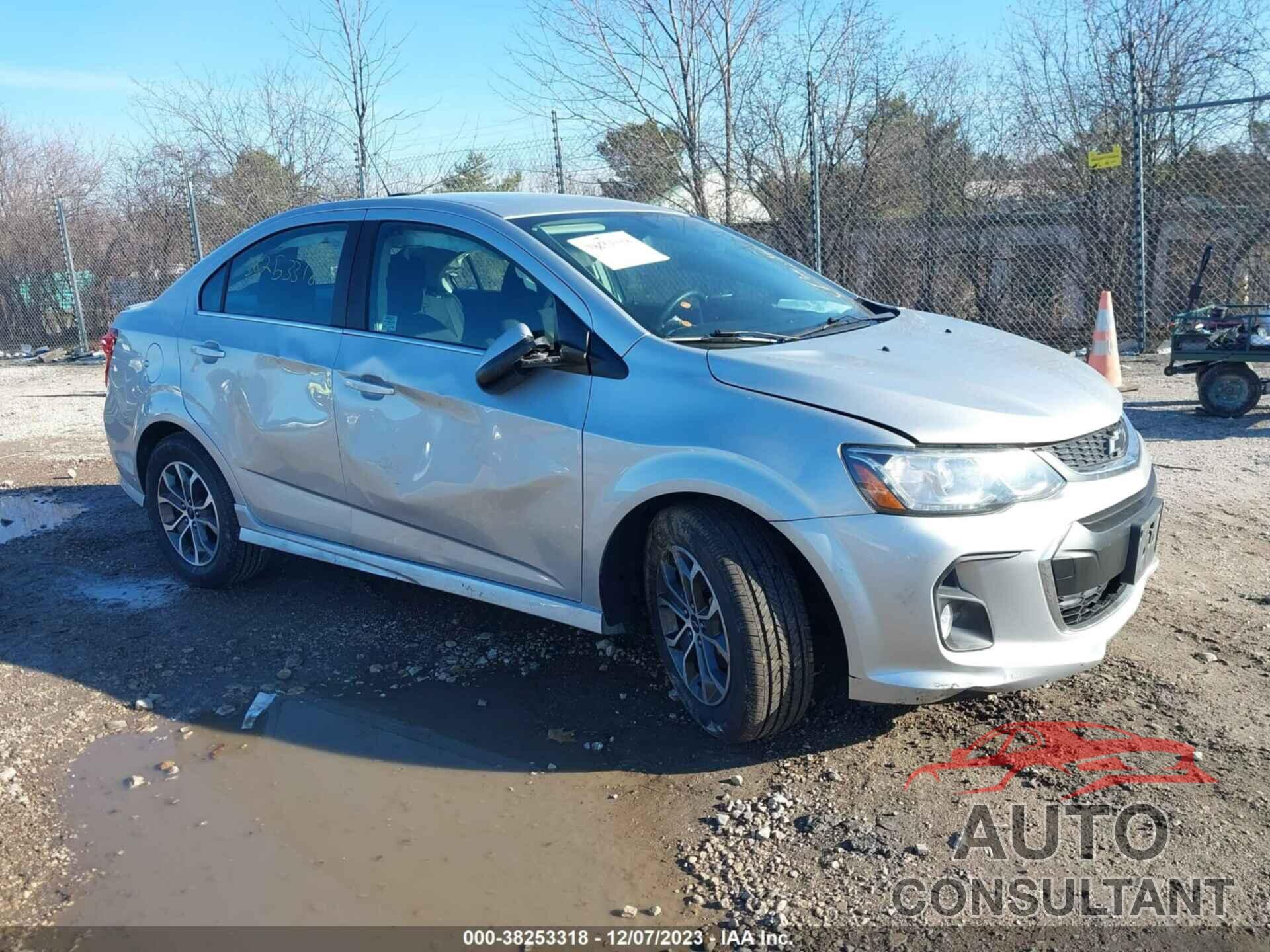 CHEVROLET SONIC 2018 - 1G1JD5SH2J4136013