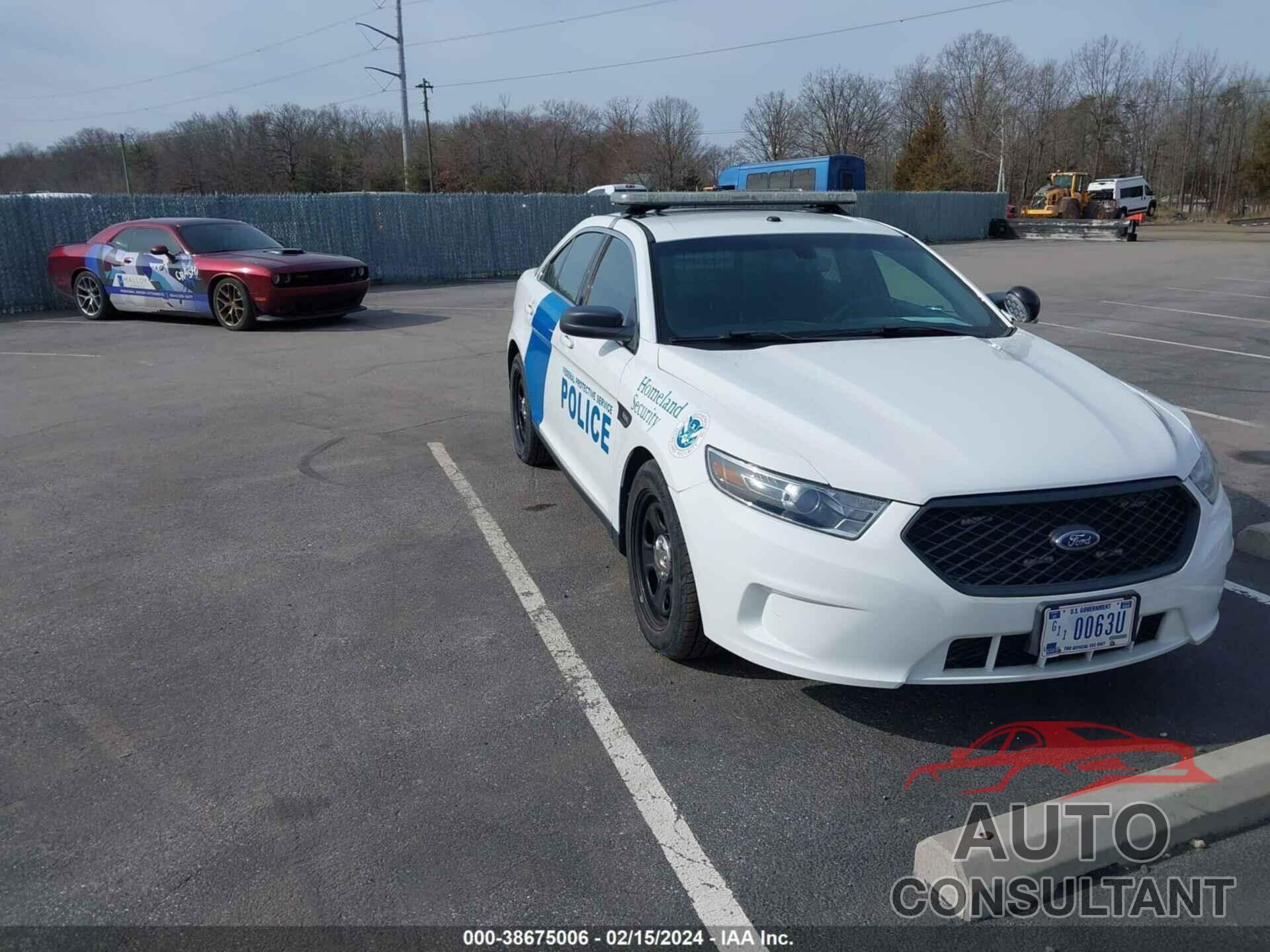 FORD TAURUS 2017 - 1FAHP2L88HG109231