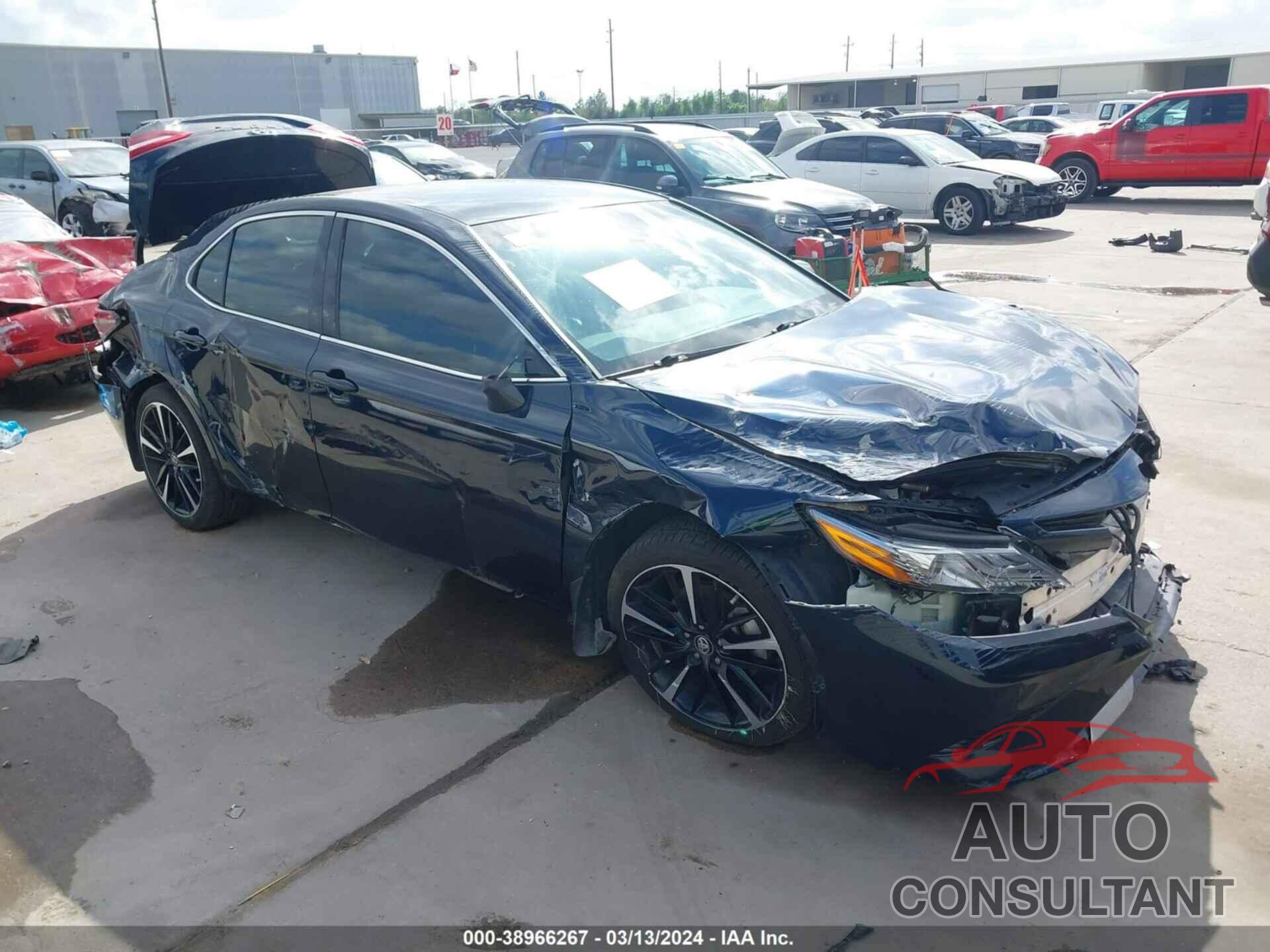 TOYOTA CAMRY 2018 - 4T1B61HK0JU644588