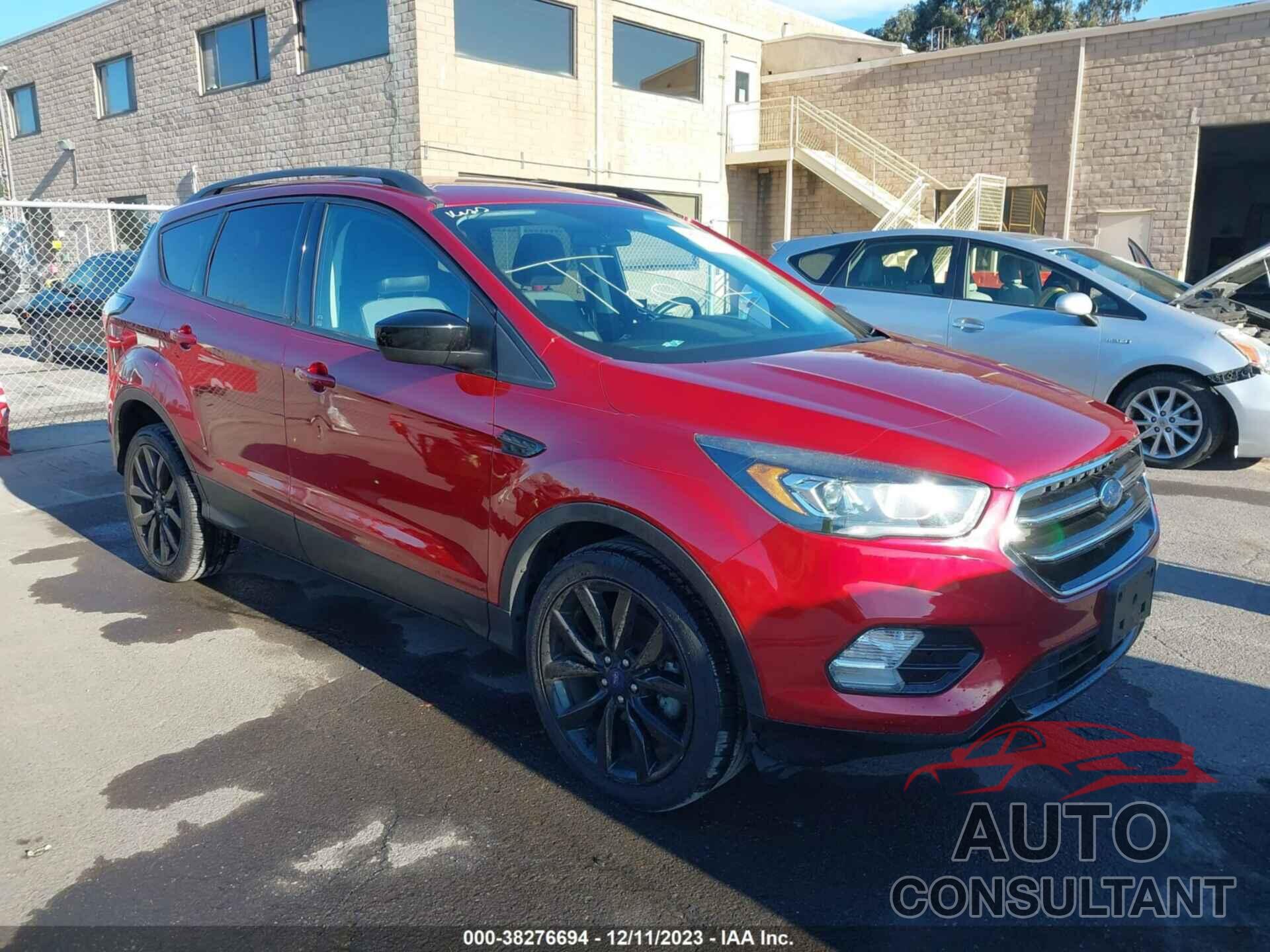 FORD ESCAPE 2017 - 1FMCU0GD4HUE48431