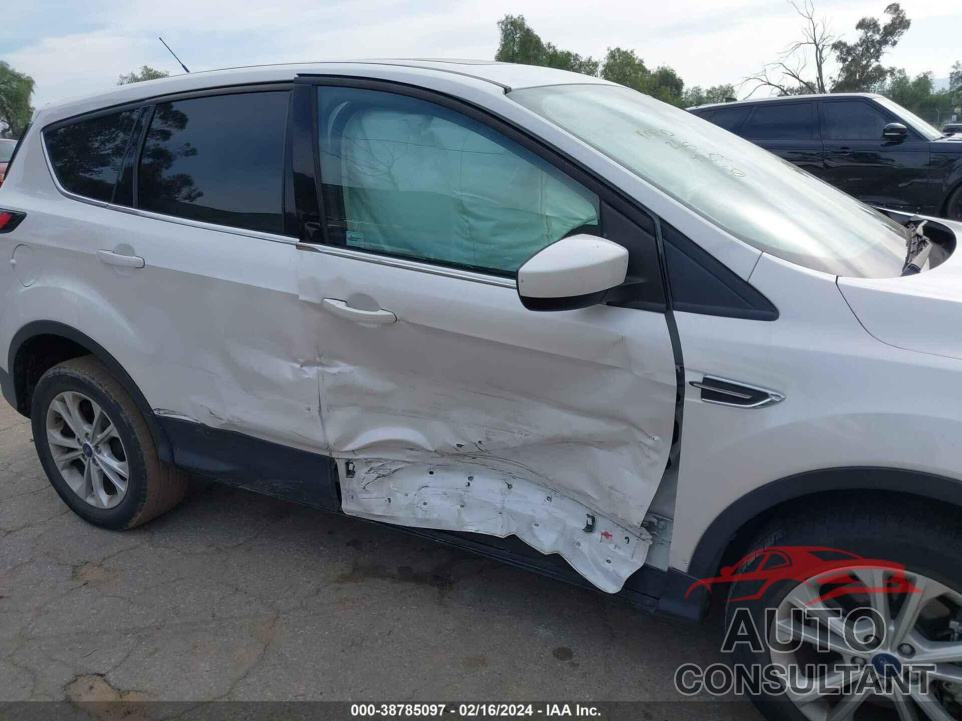 FORD ESCAPE 2017 - 1FMCU9GD3HUC02667