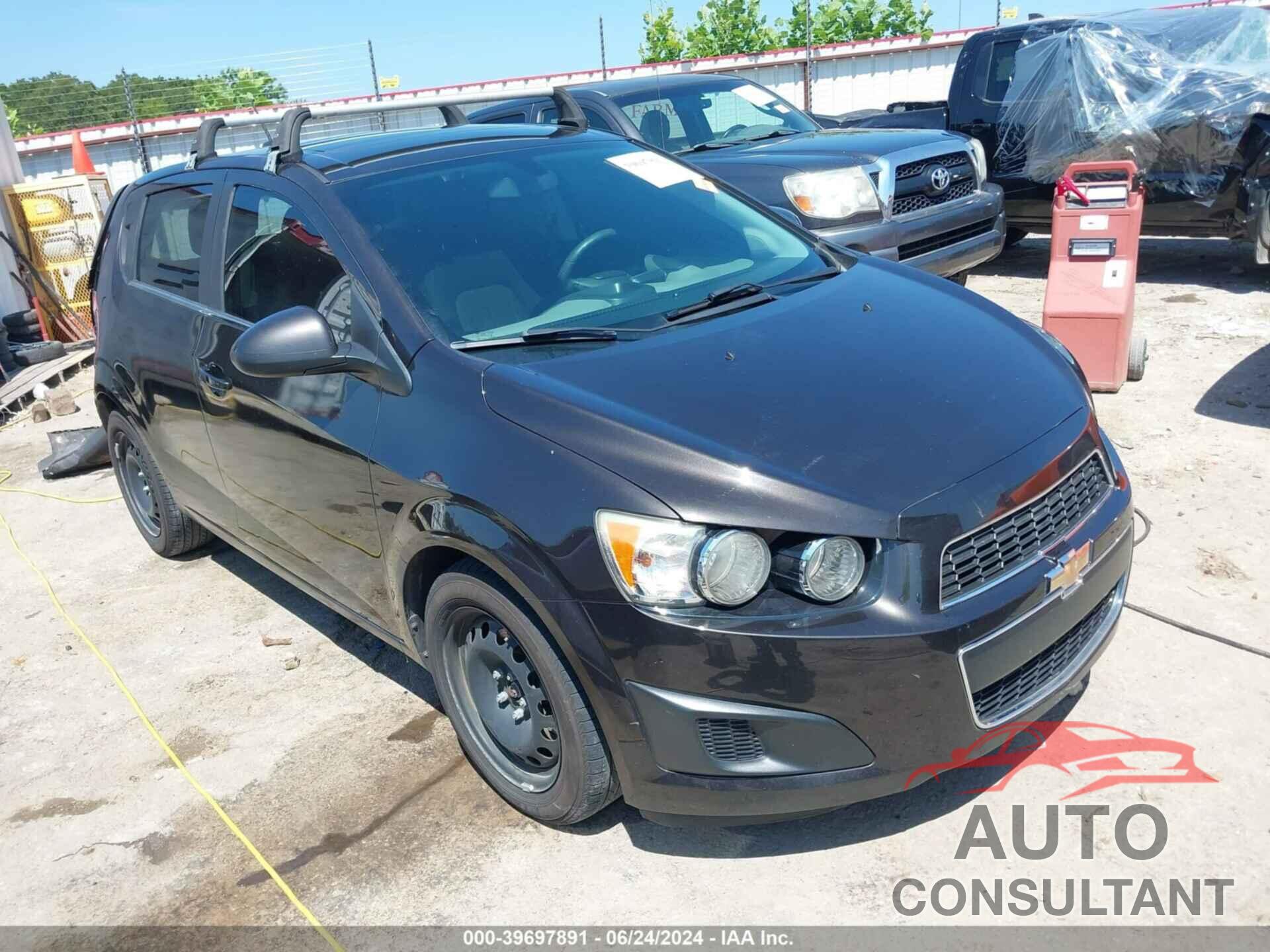CHEVROLET SONIC 2015 - 1G1JC6SB0F4182953