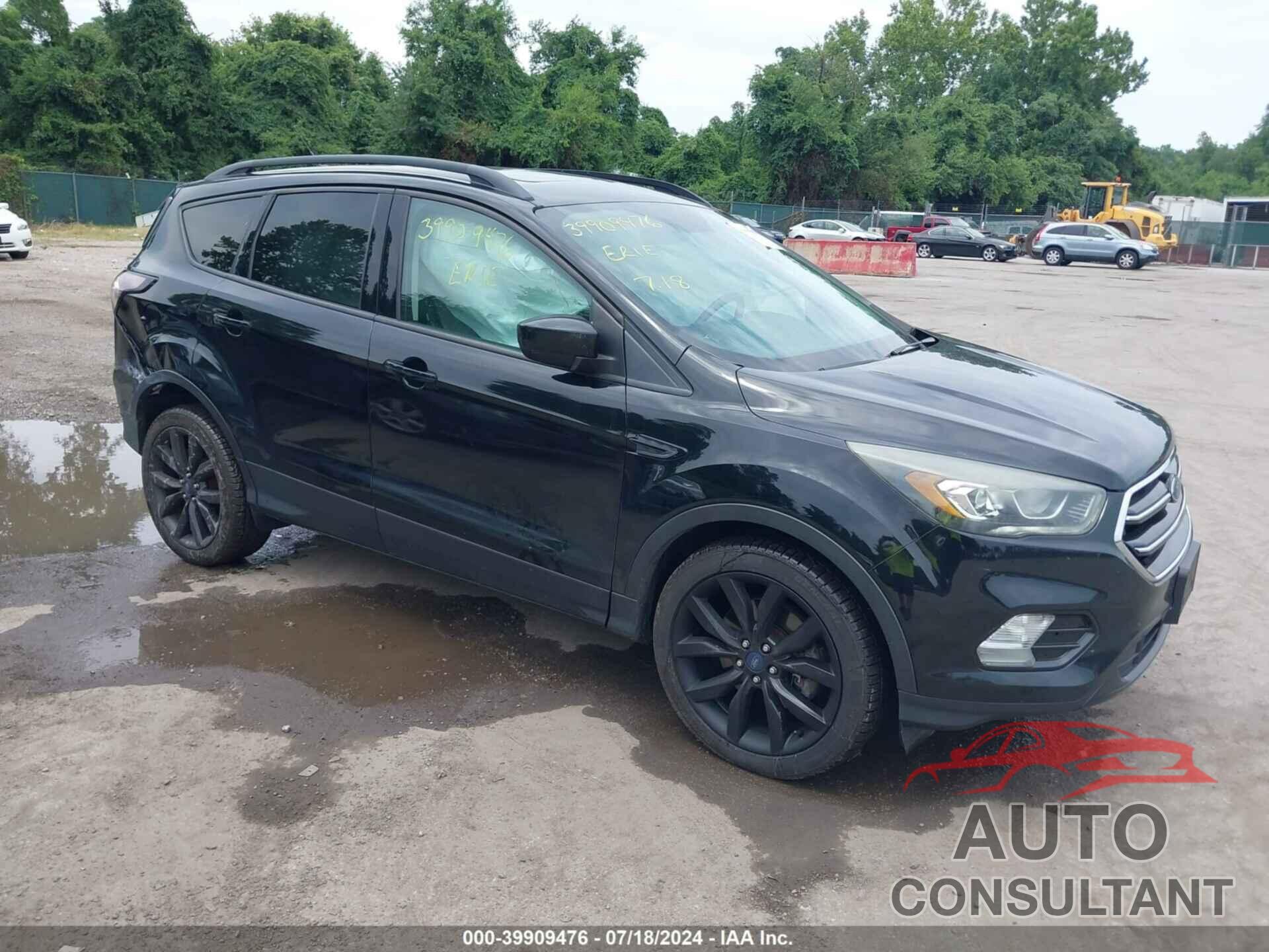 FORD ESCAPE 2017 - 1FMCU9G91HUC56996