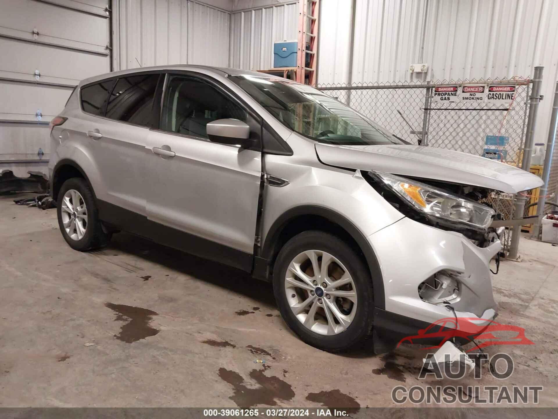 FORD ESCAPE 2017 - 1FMCU9GD1HUB06438