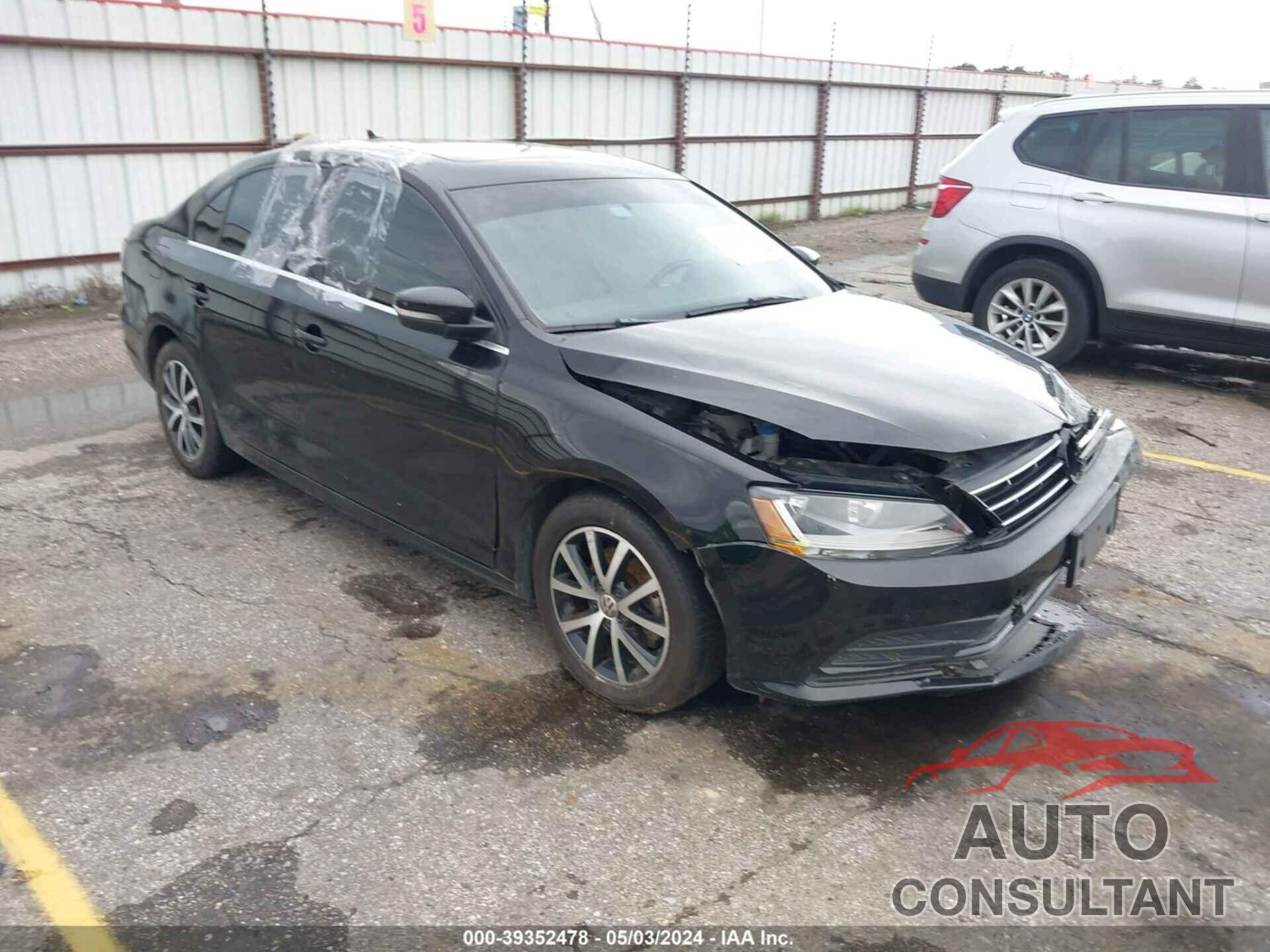 VOLKSWAGEN JETTA 2018 - 3VWDB7AJ5JM229362