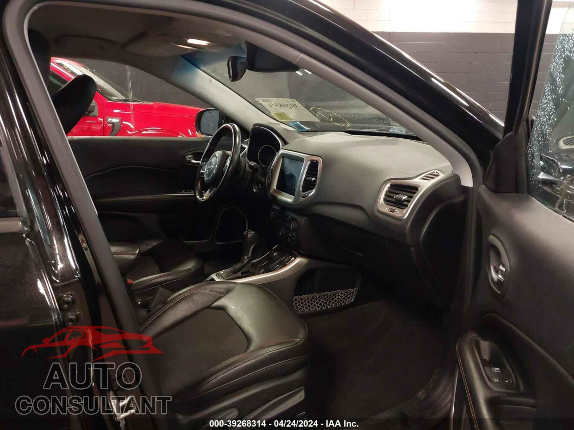 JEEP COMPASS 2018 - 3C4NJDBB7JT282425