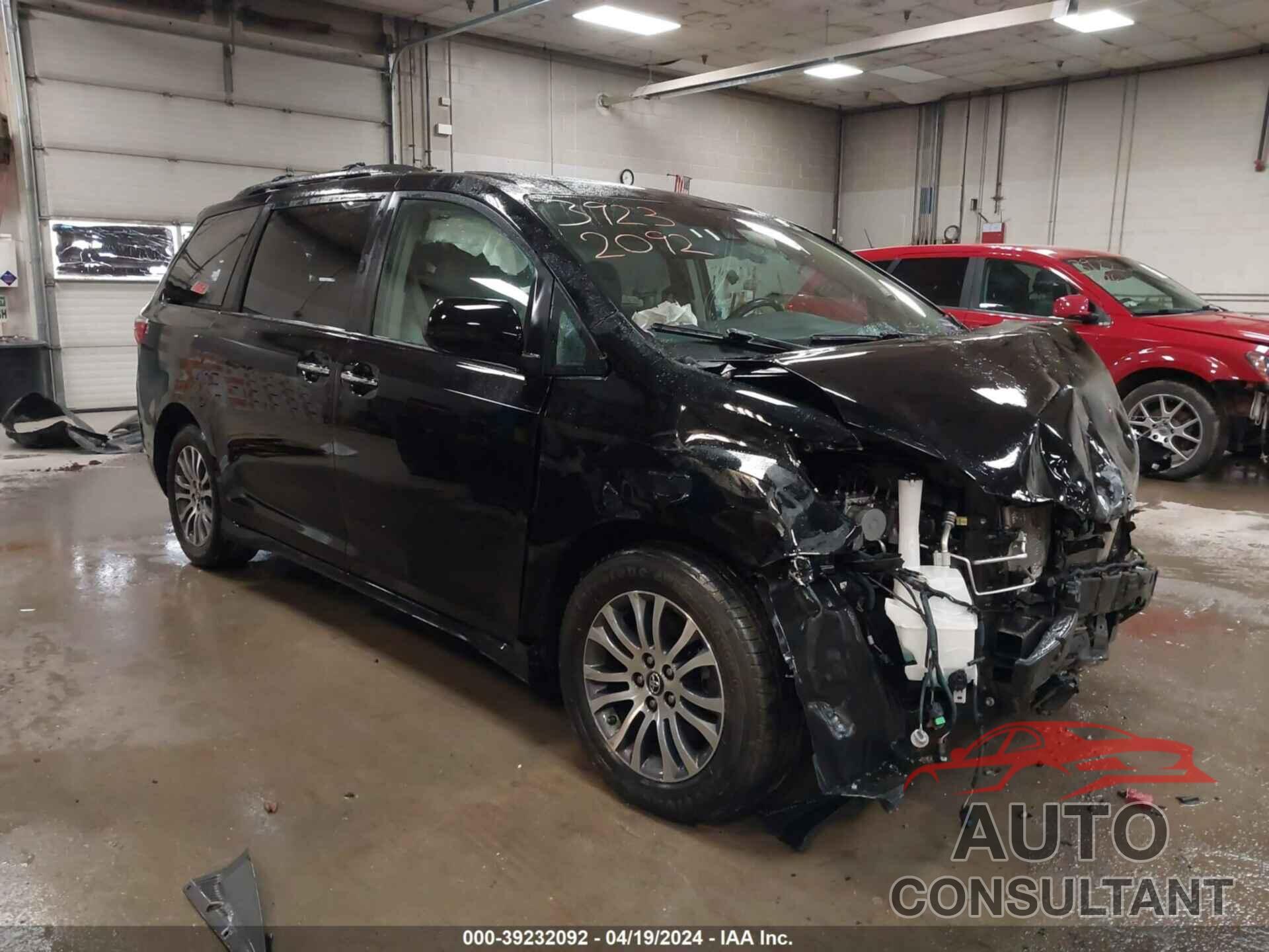 TOYOTA SIENNA 2019 - 5TDYZ3DC2KS018059