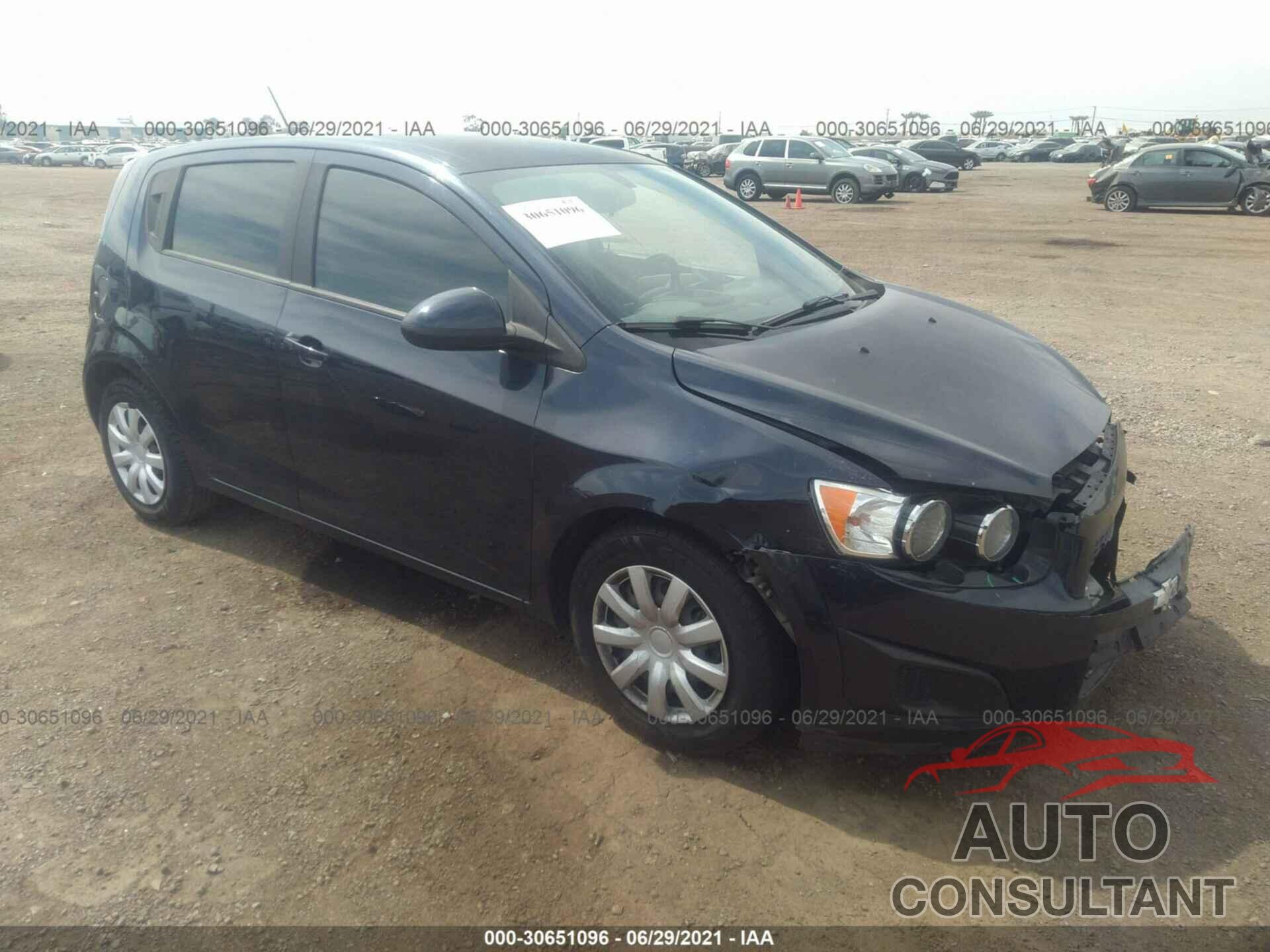 CHEVROLET SONIC 2016 - 1G1JA6SH5G4110934