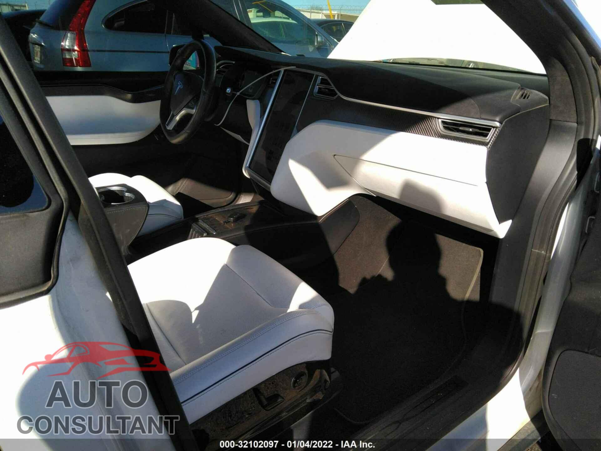 TESLA MODEL X 2016 - 5YJXCBE49GF011877