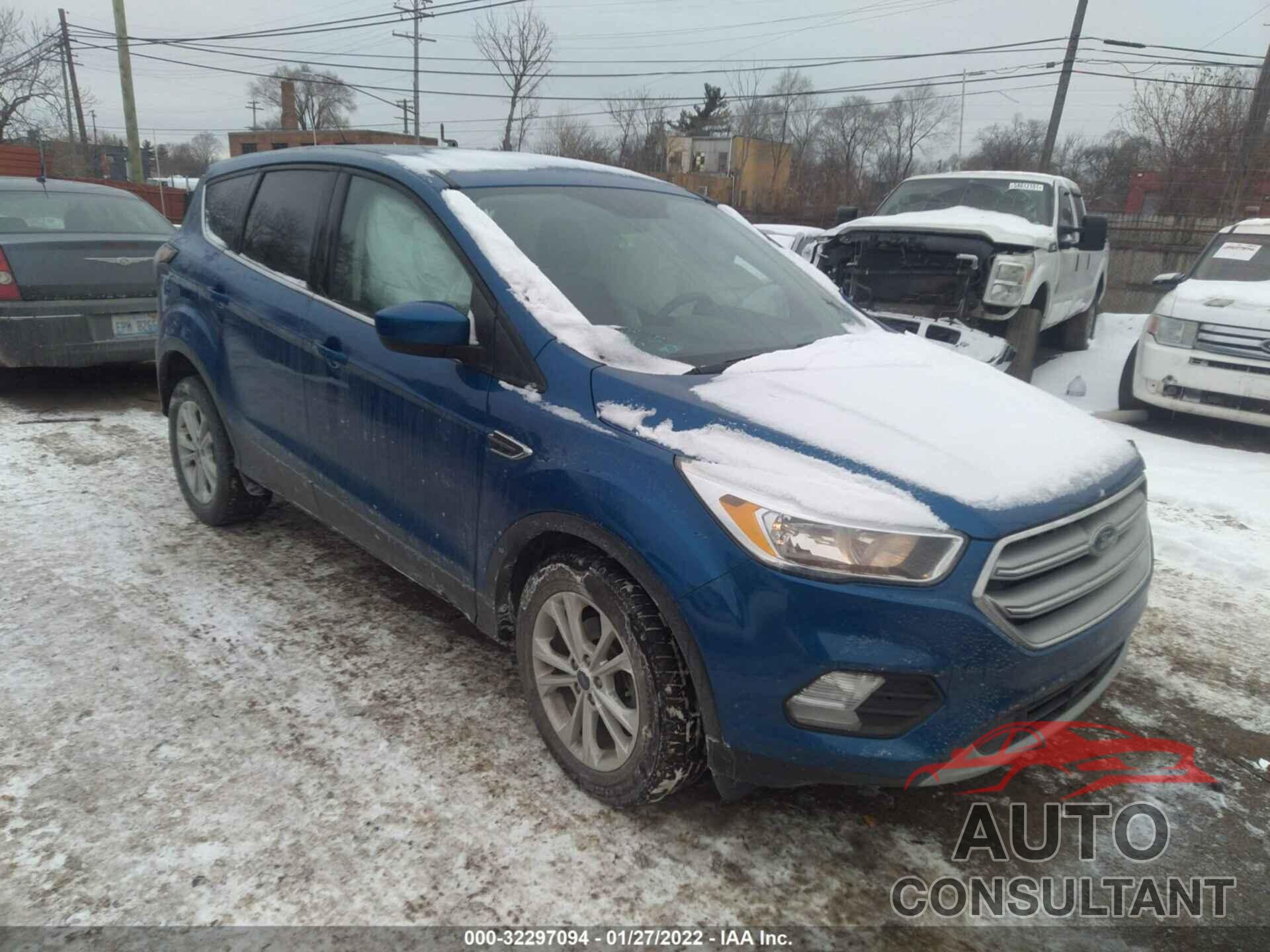 FORD ESCAPE 2017 - 1FMCU0GD5HUC94196