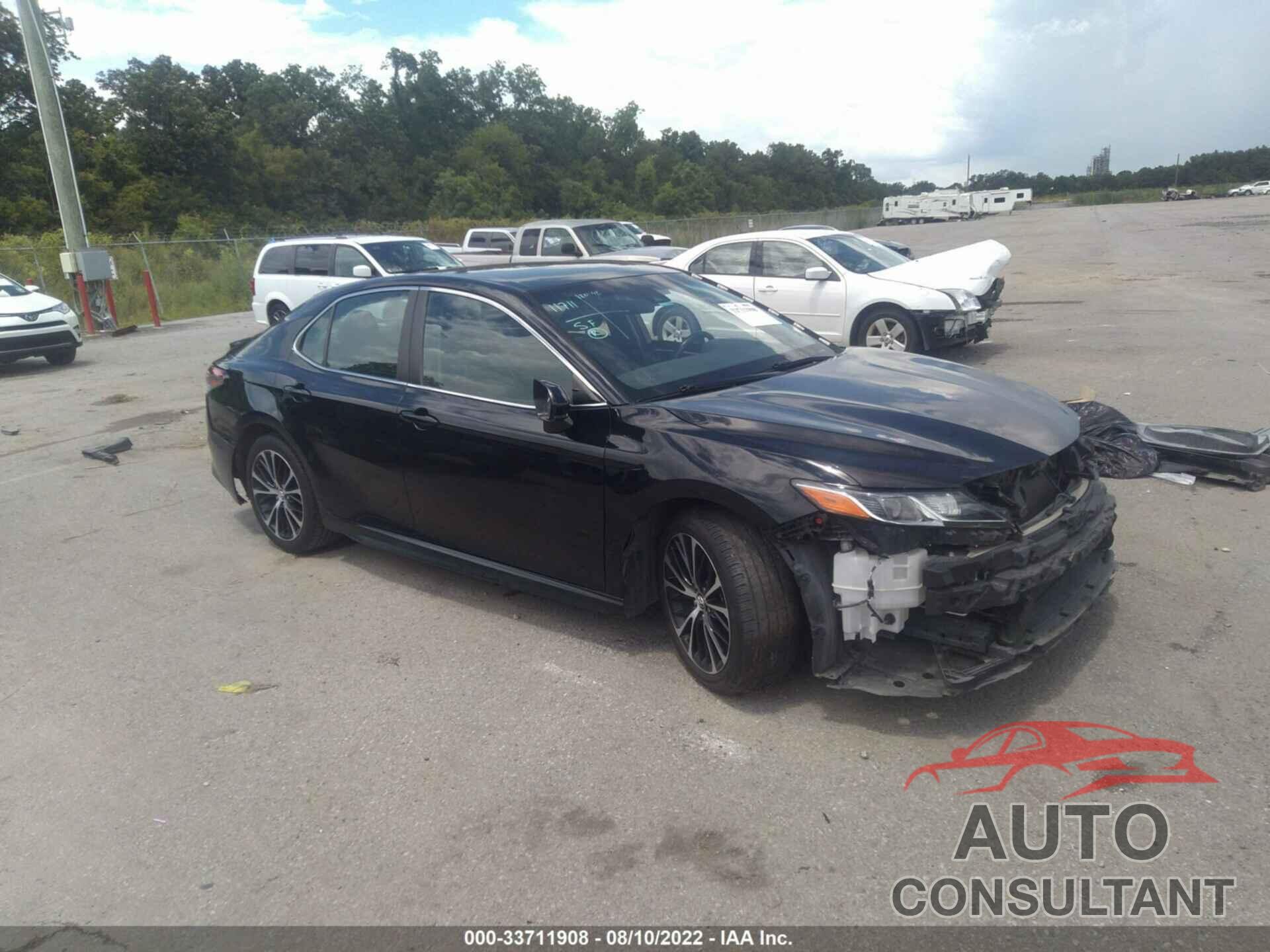 TOYOTA CAMRY 2018 - 4T1B11HK2JU568418