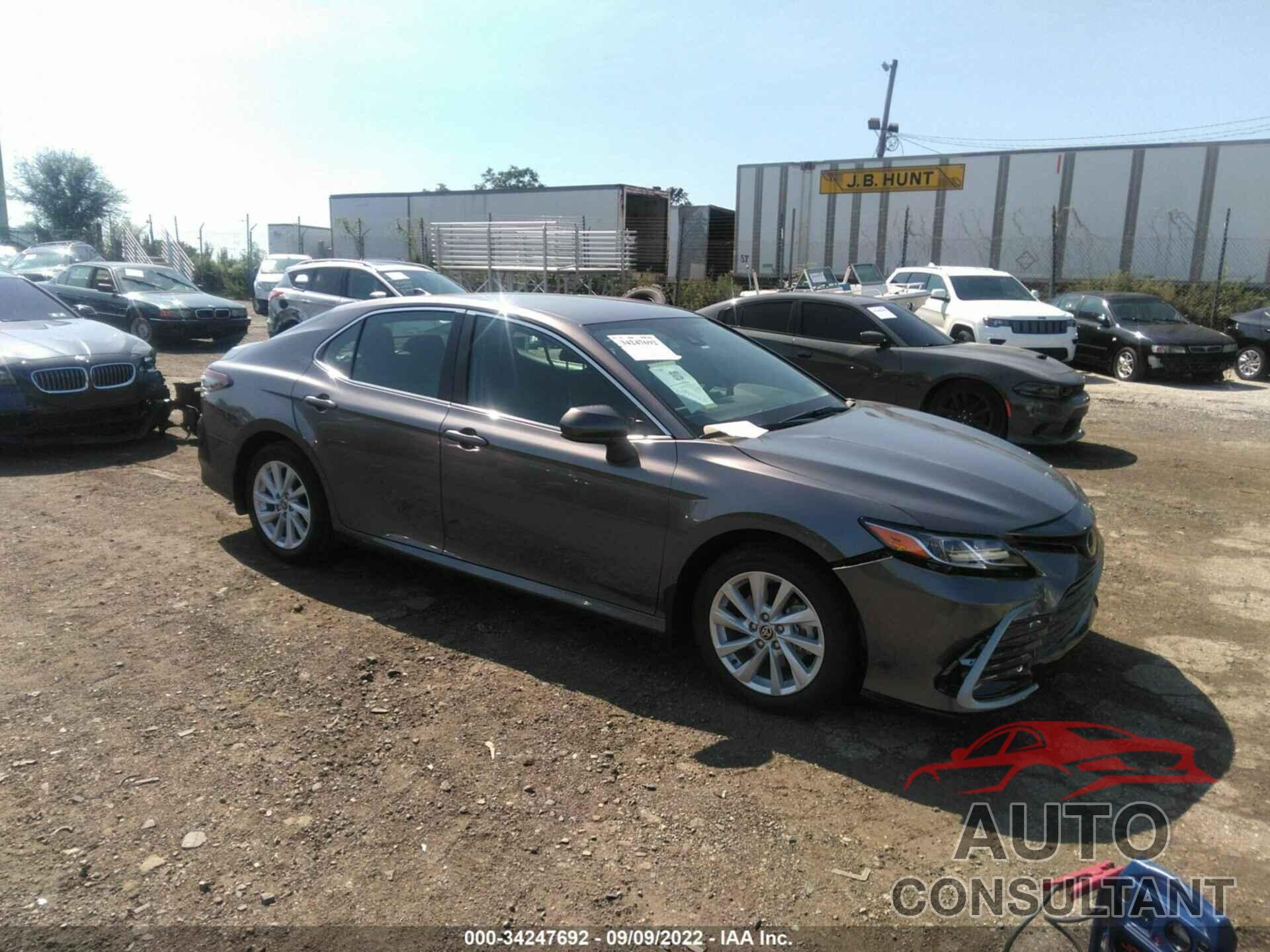 TOYOTA CAMRY 2022 - 4T1C11AK5NU041977