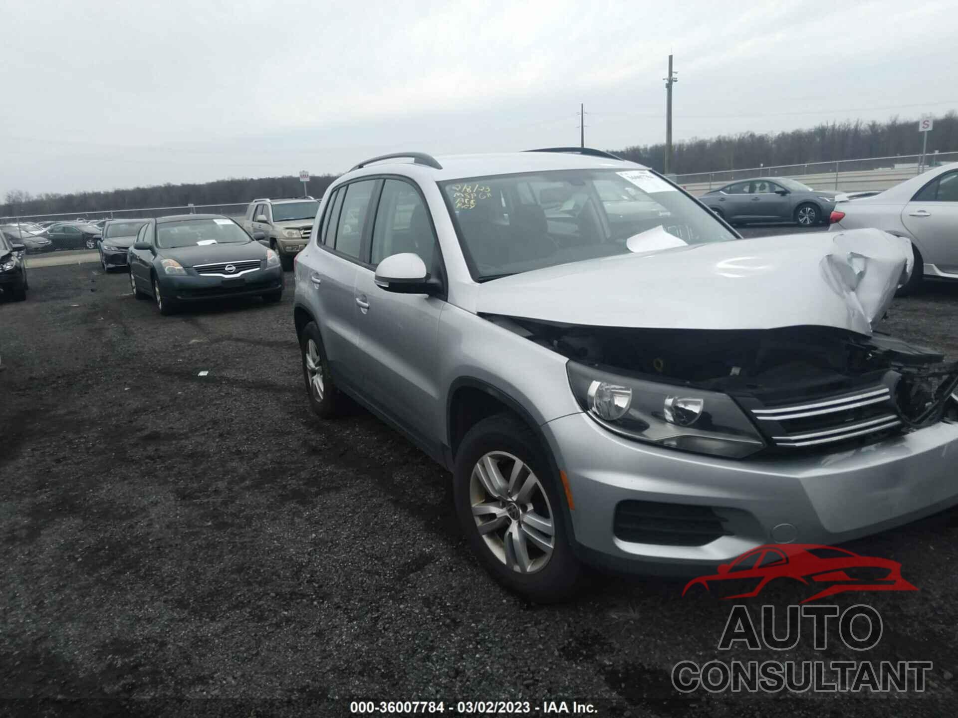 VOLKSWAGEN TIGUAN 2017 - WVGBV7AX3HK027400