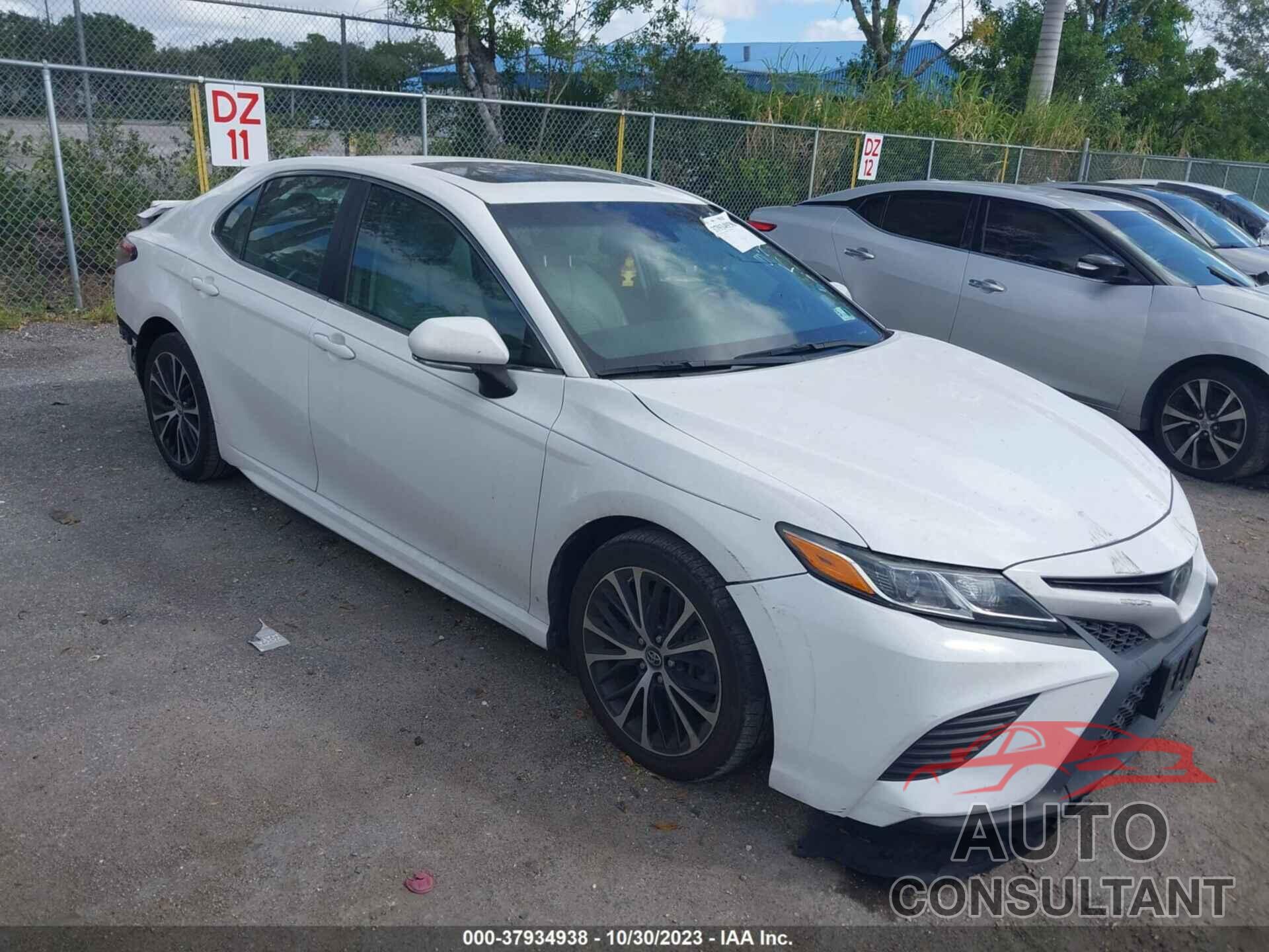 TOYOTA CAMRY 2018 - 4T1B11HK0JU617230