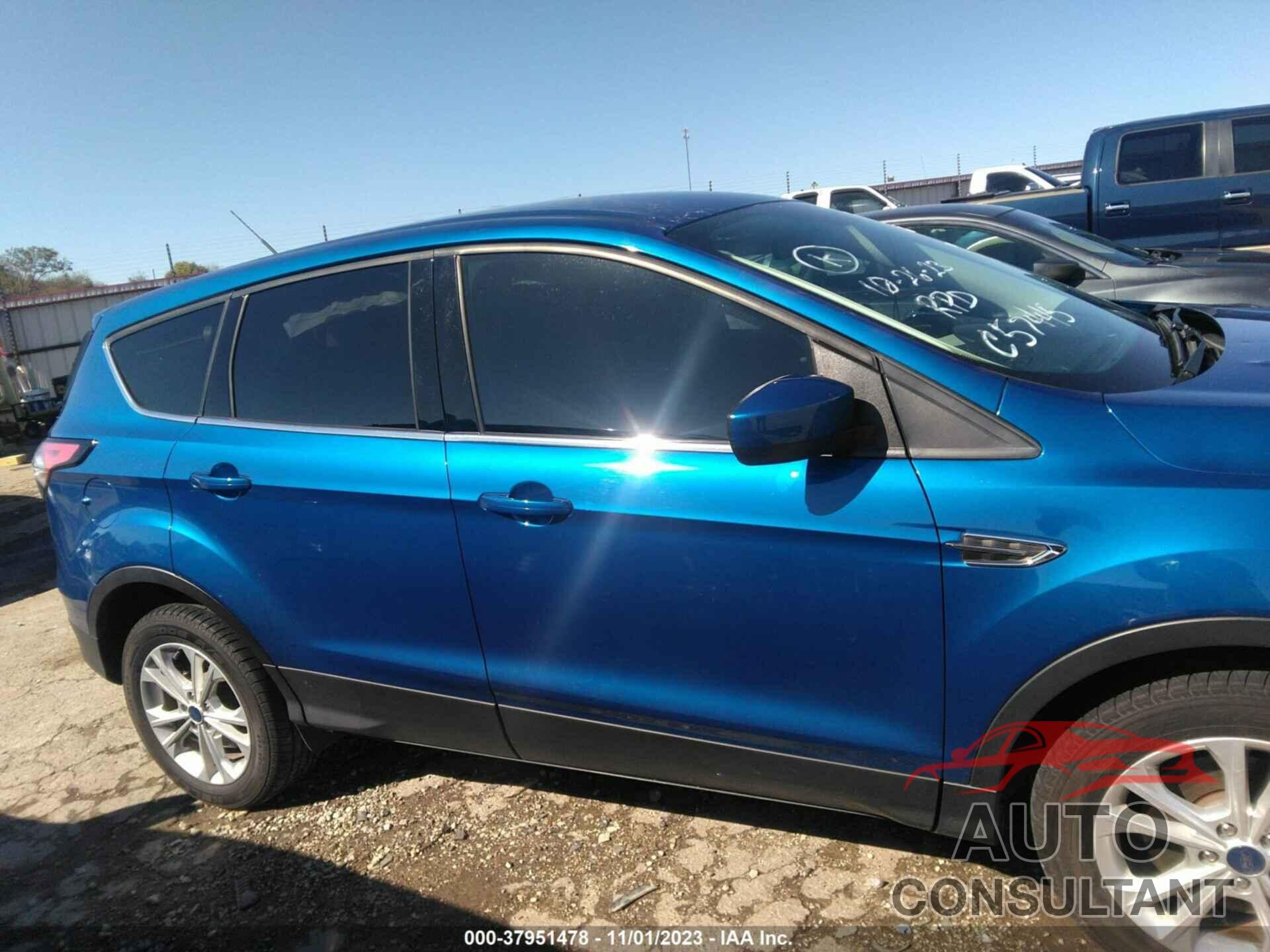 FORD ESCAPE 2017 - 1FMCU9G92HUC57445