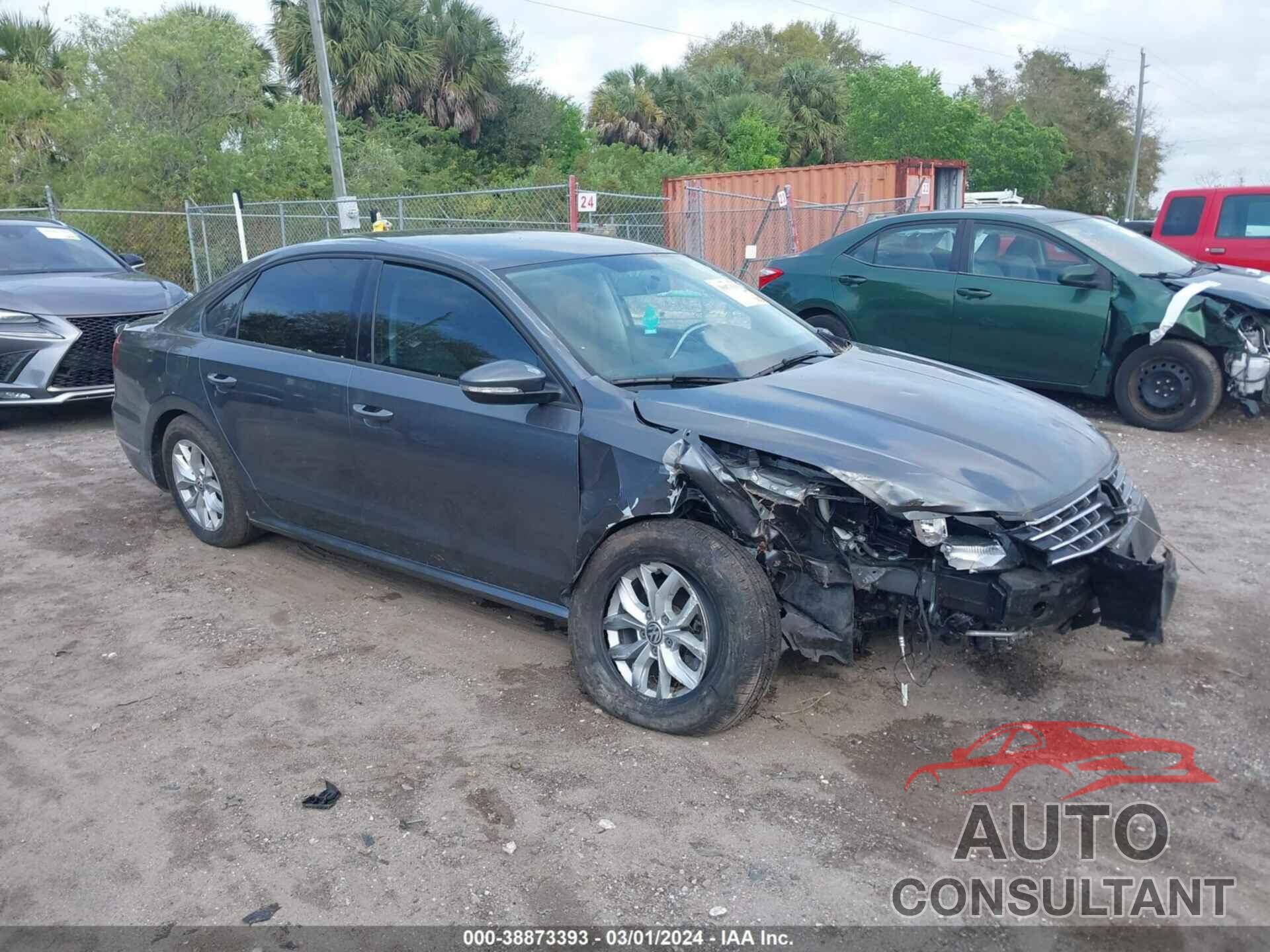 VOLKSWAGEN PASSAT 2018 - 1VWAA7A37JC026661