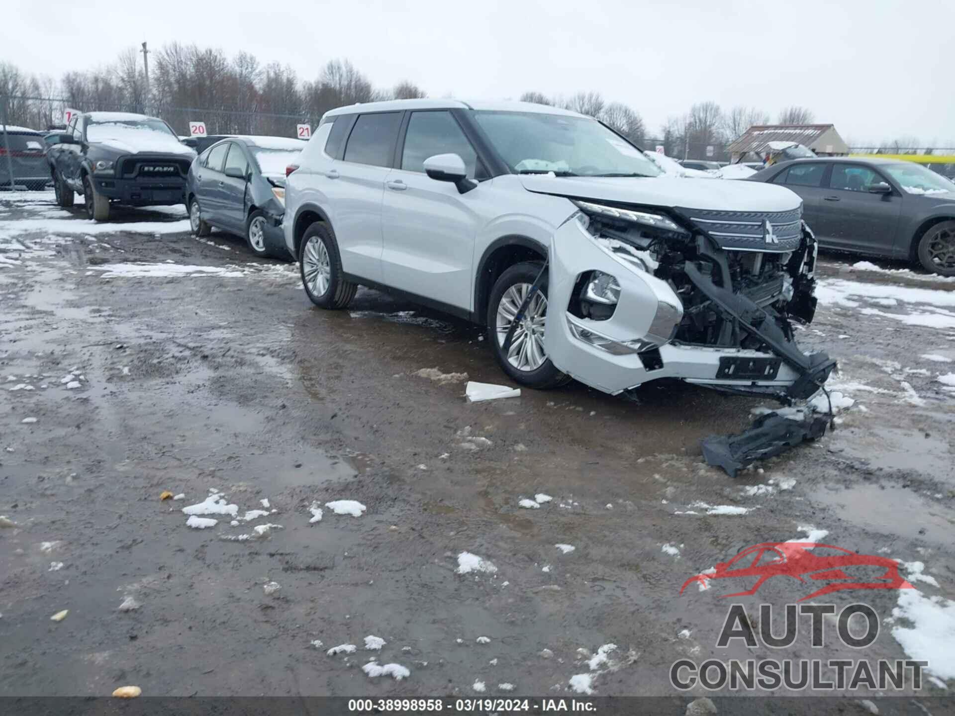 MITSUBISHI OUTLANDER 2023 - JA4J3TA83PZ008014