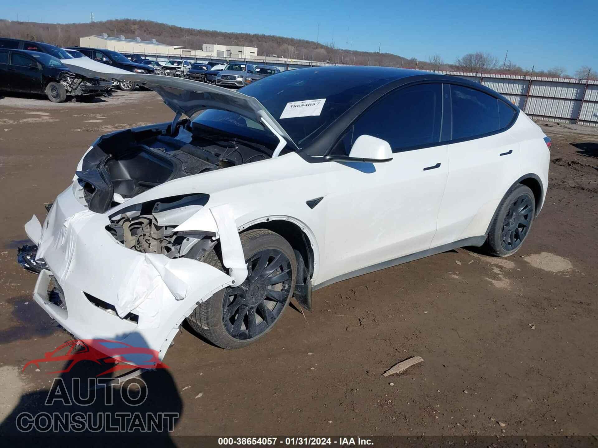 TESLA MODEL Y 2023 - 7SAYGAEEXPF758175