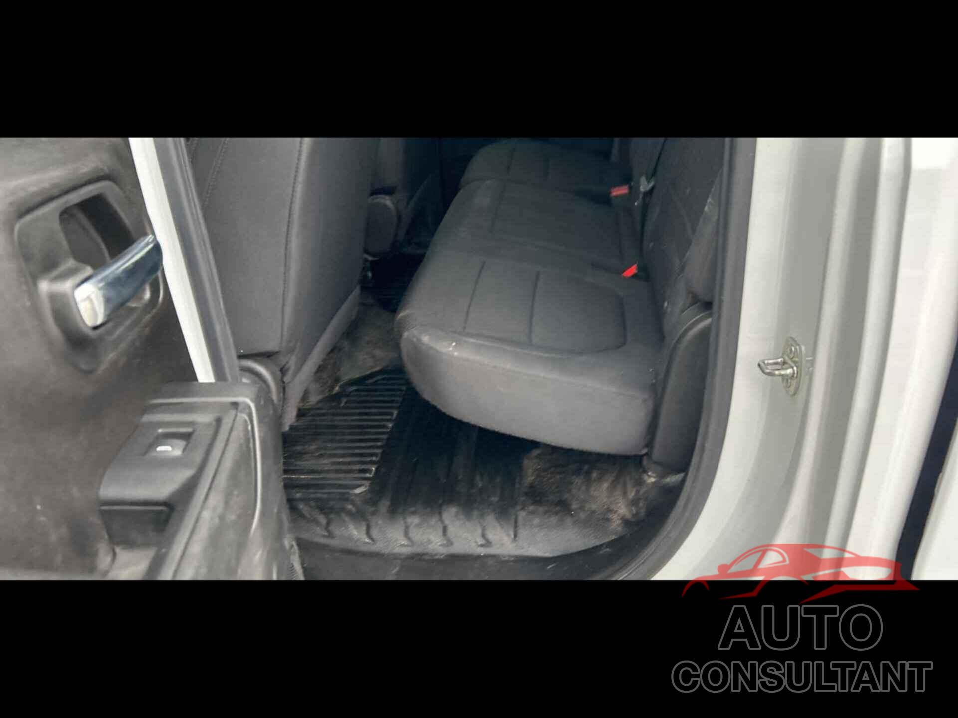CHEVROLET SILVERADO 1500 2020 - 1GCRYAEF3LZ167651