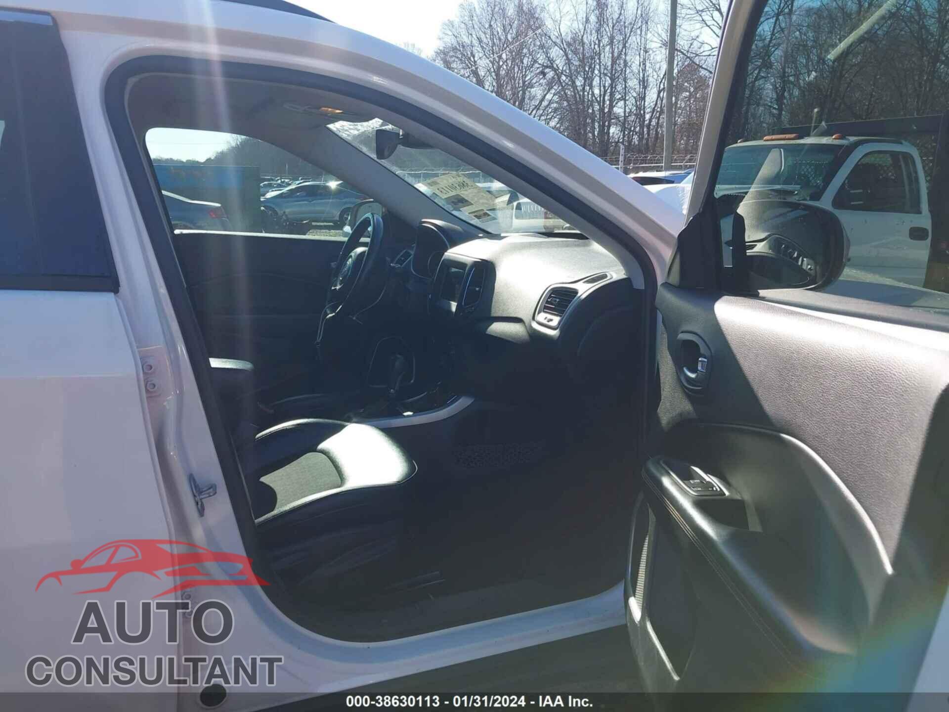 JEEP COMPASS 2018 - 3C4NJDBB7JT284417