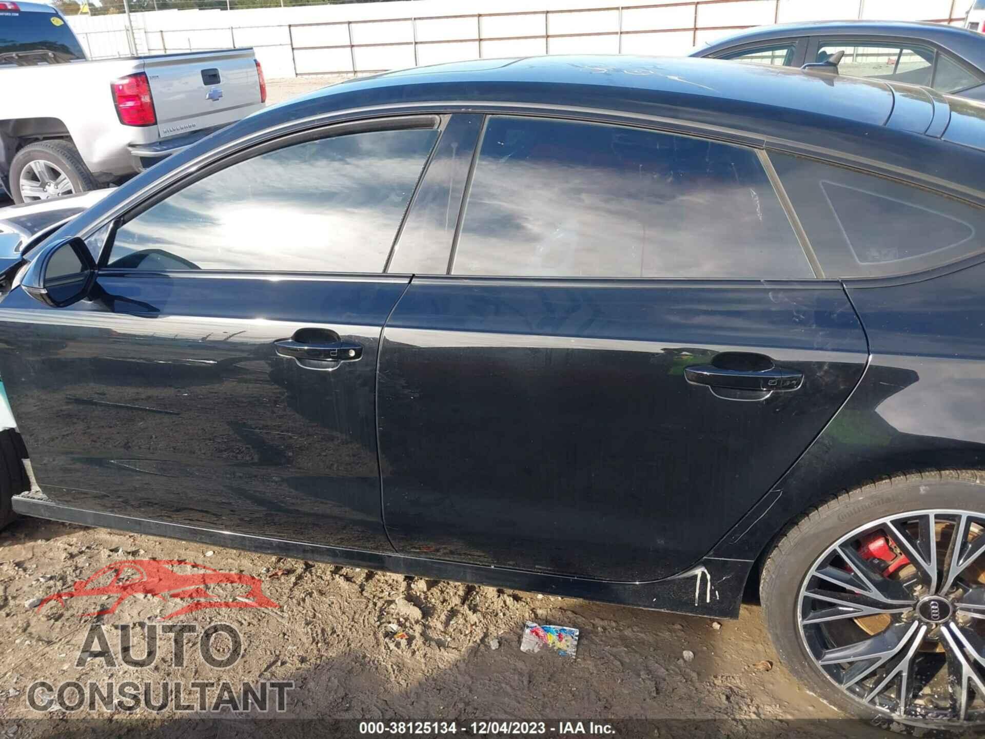 AUDI A7 2017 - WAUW2AFC8HN015918