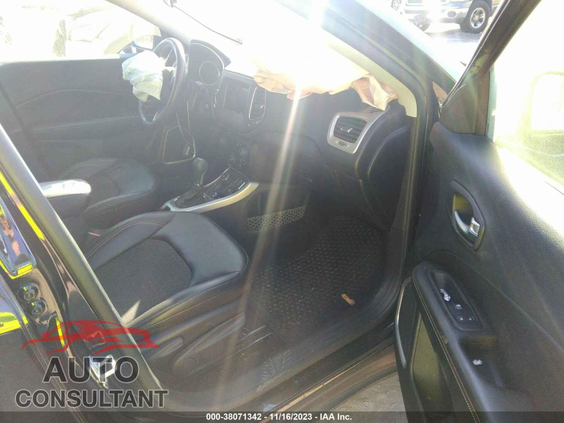 JEEP COMPASS 2019 - 3C4NJDBB4KT834478