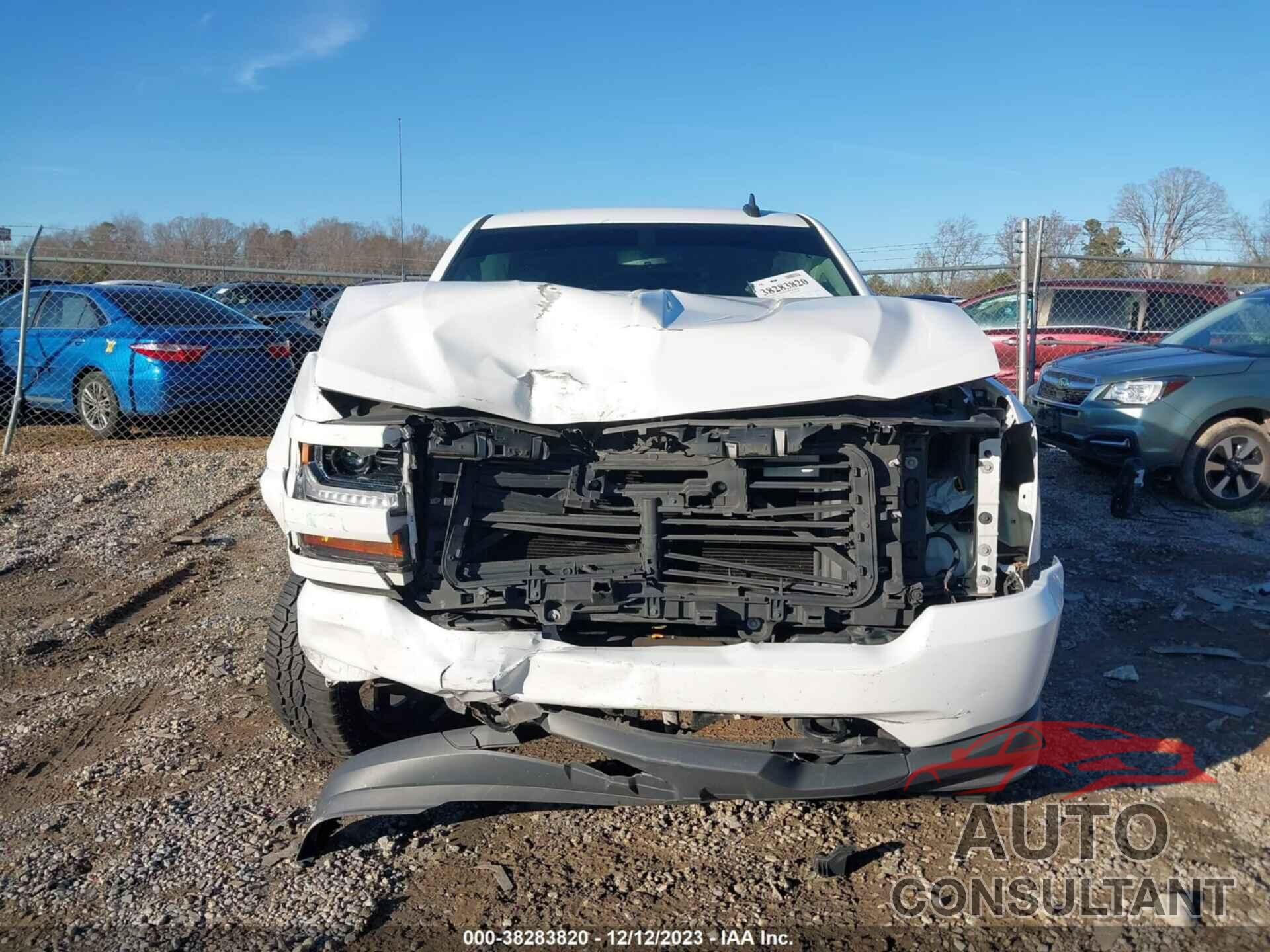 CHEVROLET SILVERADO 1500 2018 - 1GCRCPEC0JZ361543