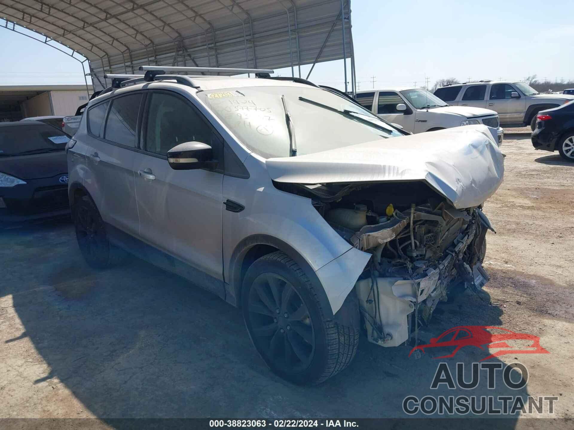 FORD ESCAPE 2017 - 1FMCU0J95HUE93897