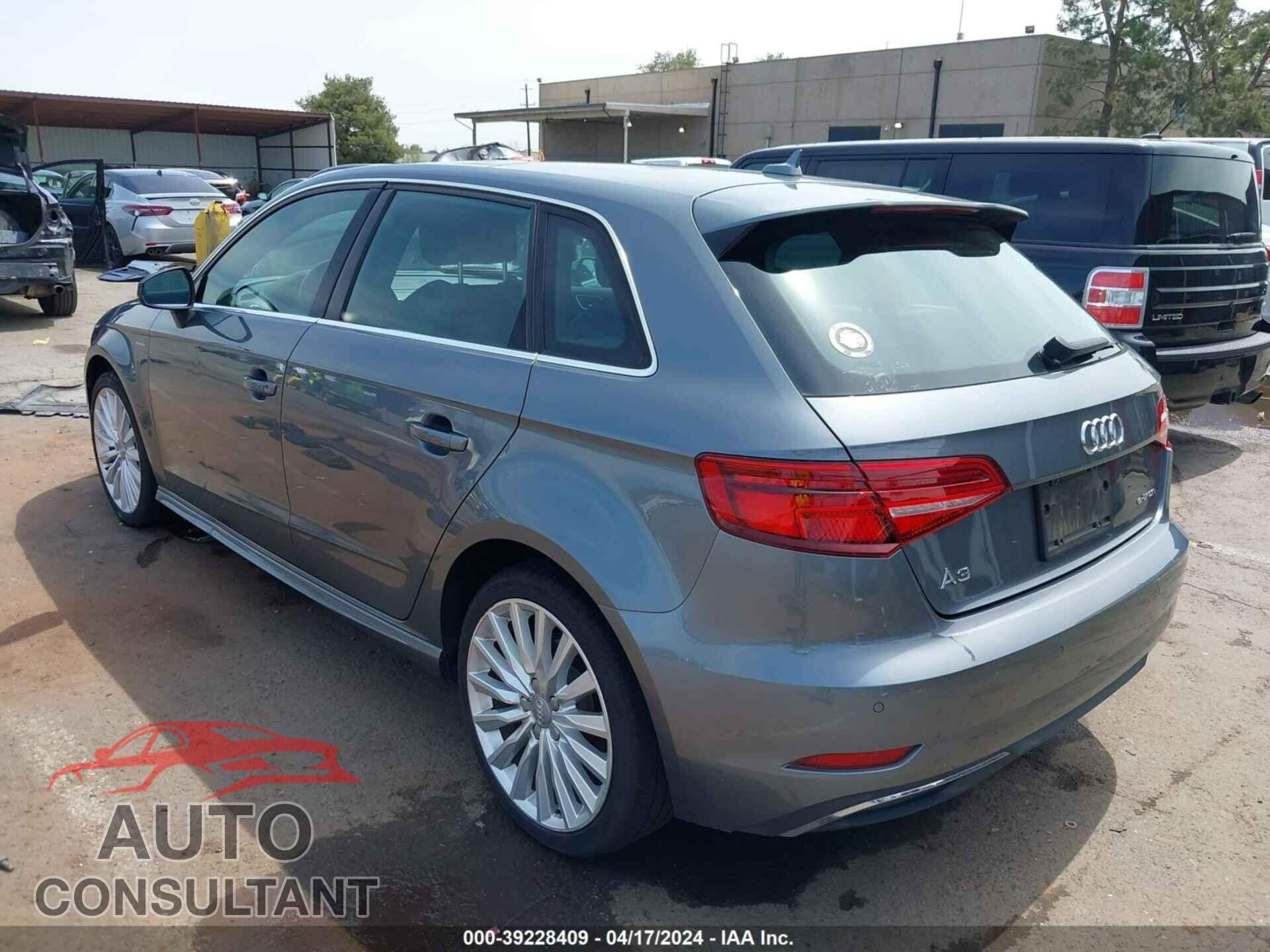 AUDI A3 E-TRON 2017 - WAUTPBFF2HA041975