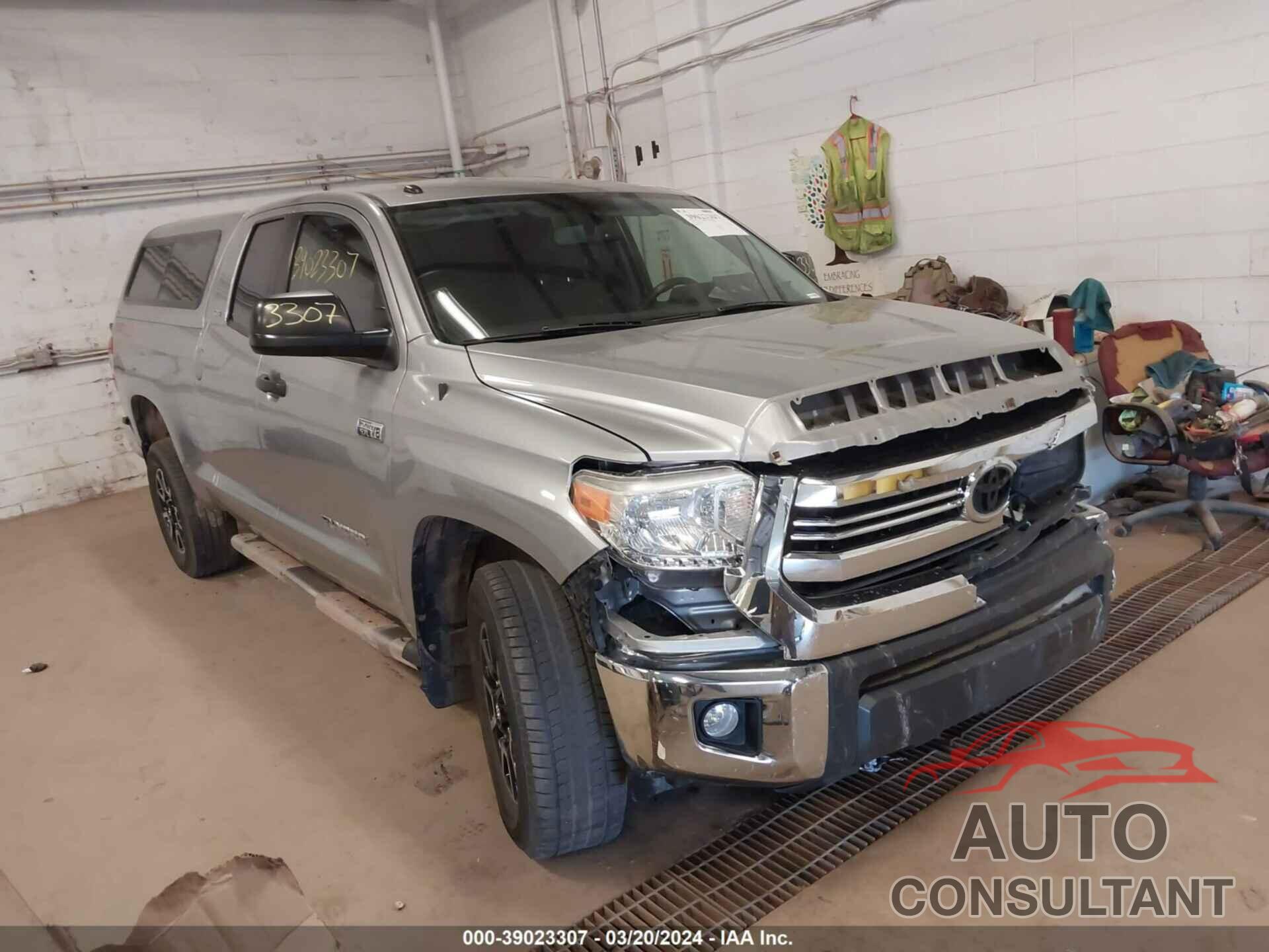 TOYOTA TUNDRA 2017 - 5TFUW5F18HX663543