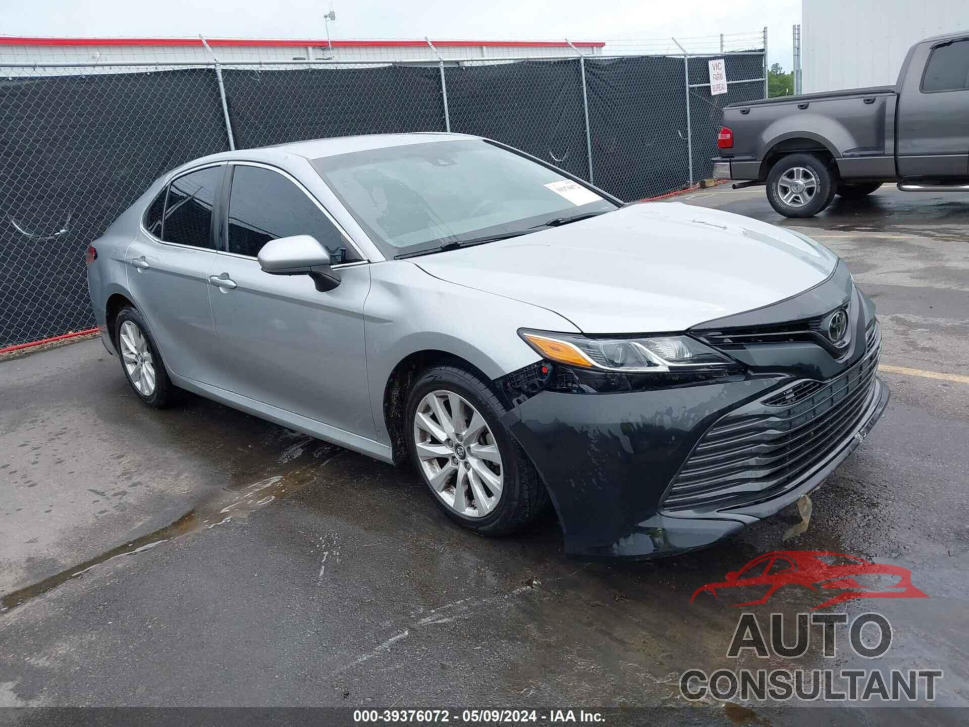 TOYOTA CAMRY 2018 - 4T1B11HK5JU640101