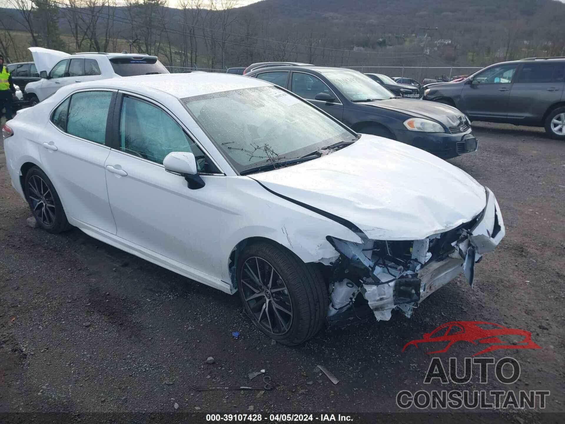 TOYOTA CAMRY 2023 - 4T1G11BK5PU102103